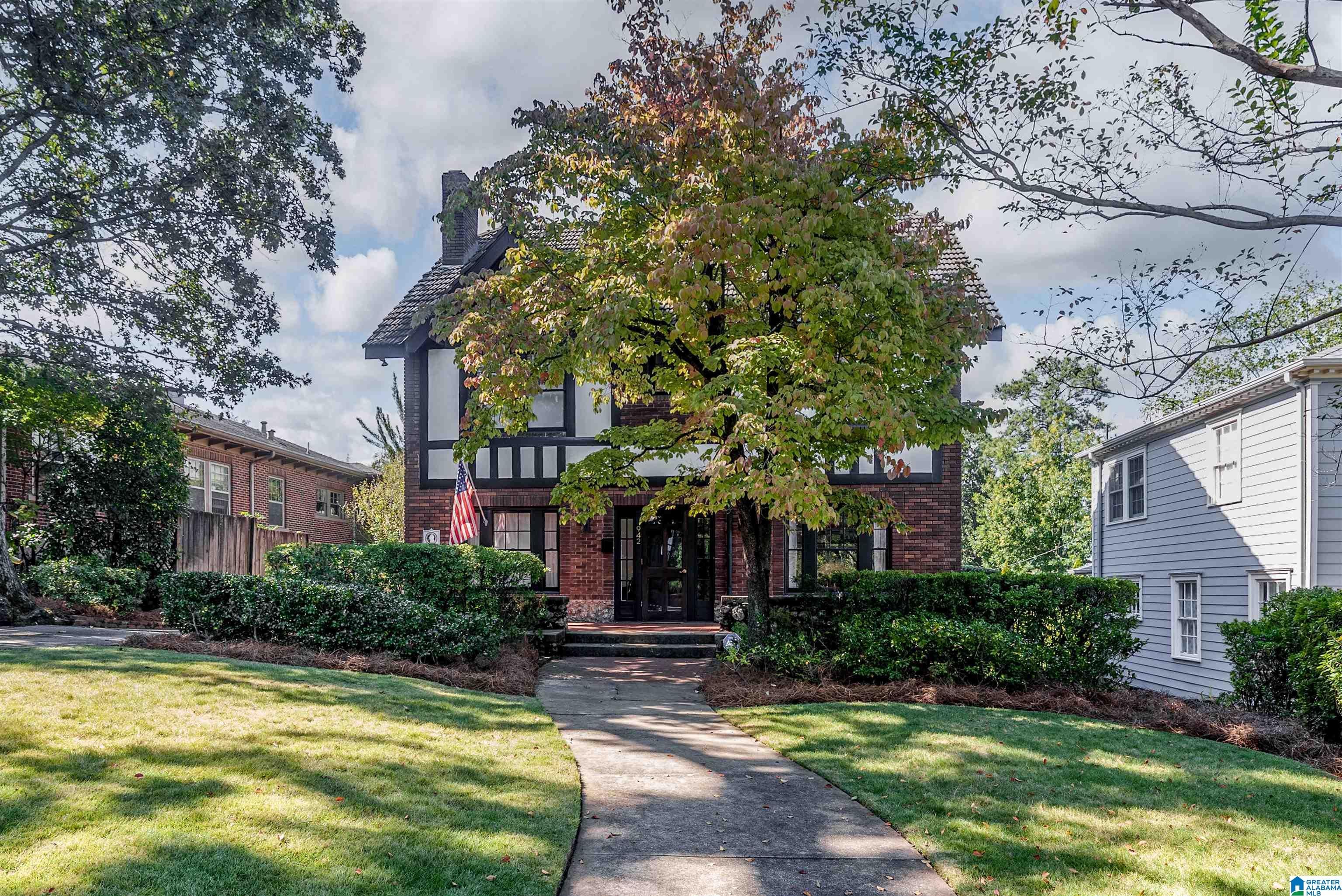 942 LINWOOD ROAD