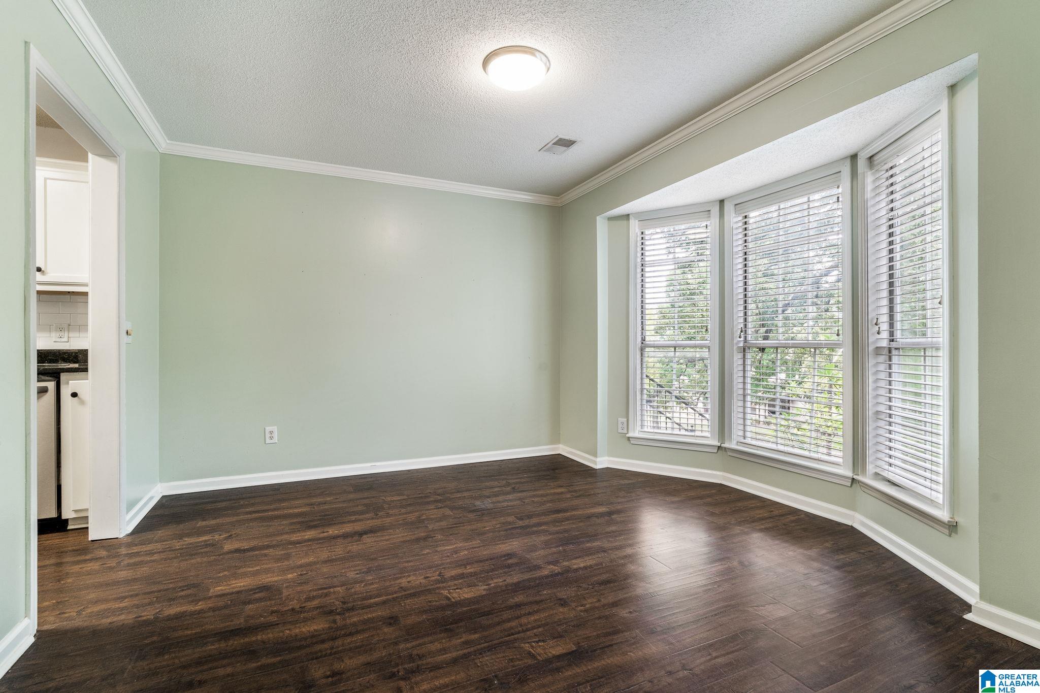 2735 NIAZUMA AVENUE S