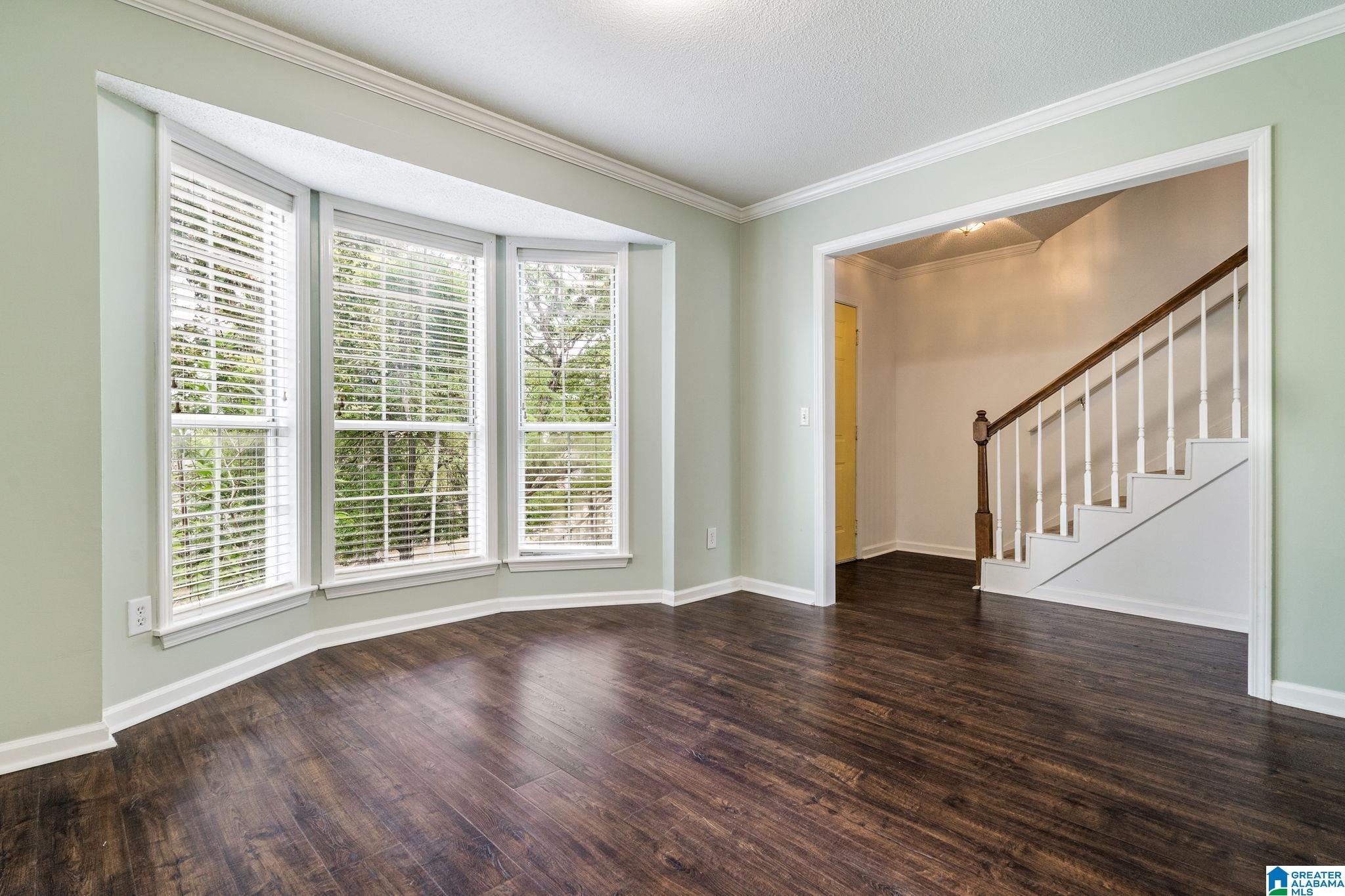 2735 NIAZUMA AVENUE S