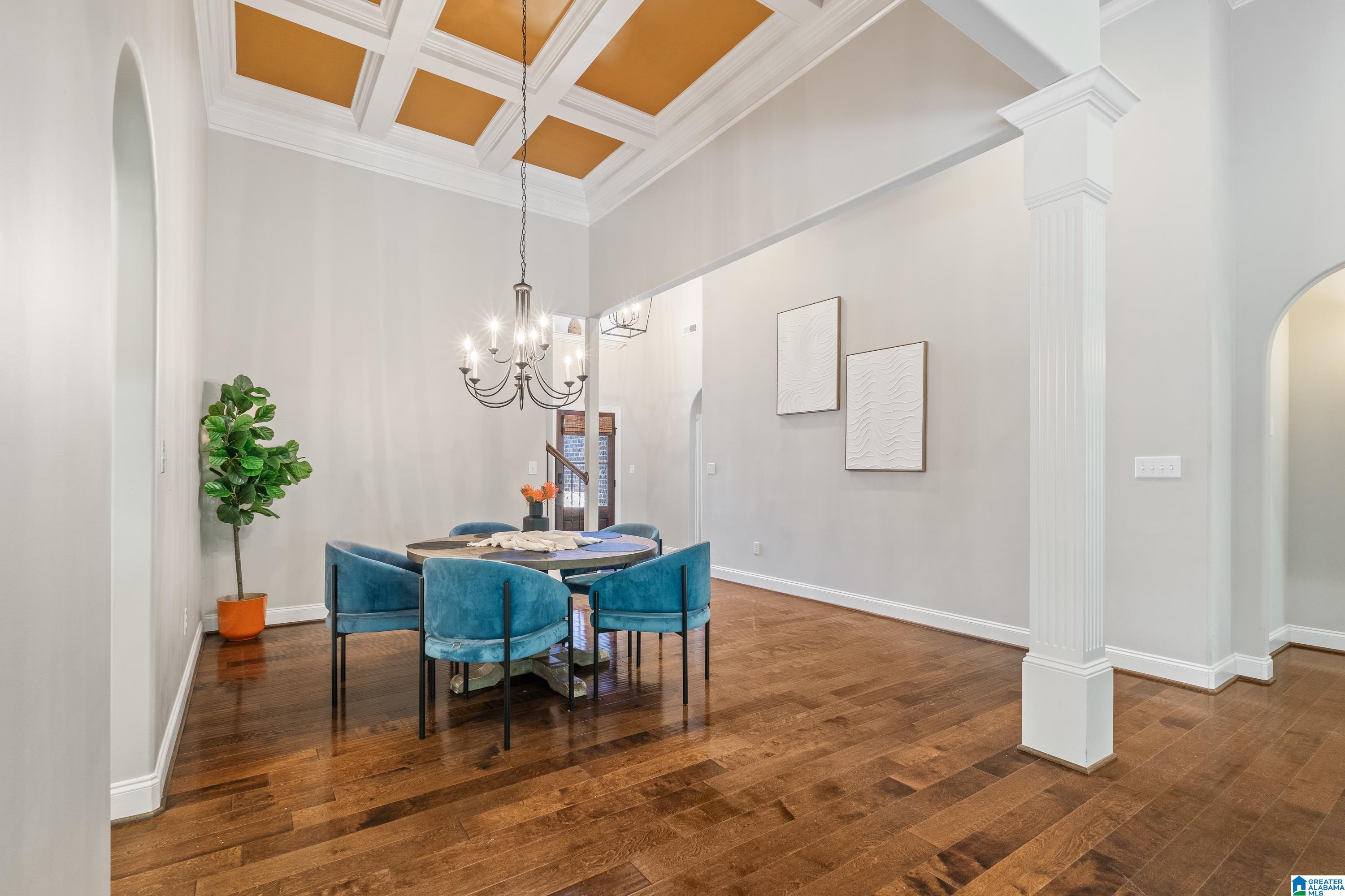 308 DUNROBIN CIRCLE