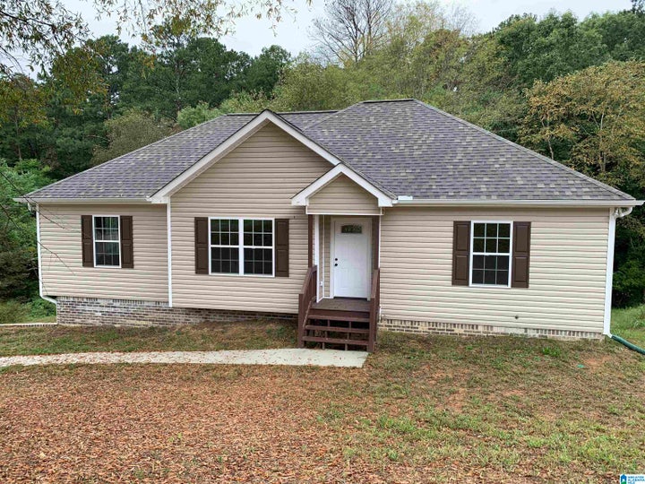 Photo 1 of 25 — 801 LAKESHORE CIRCLE, WARRIOR, AL 35180