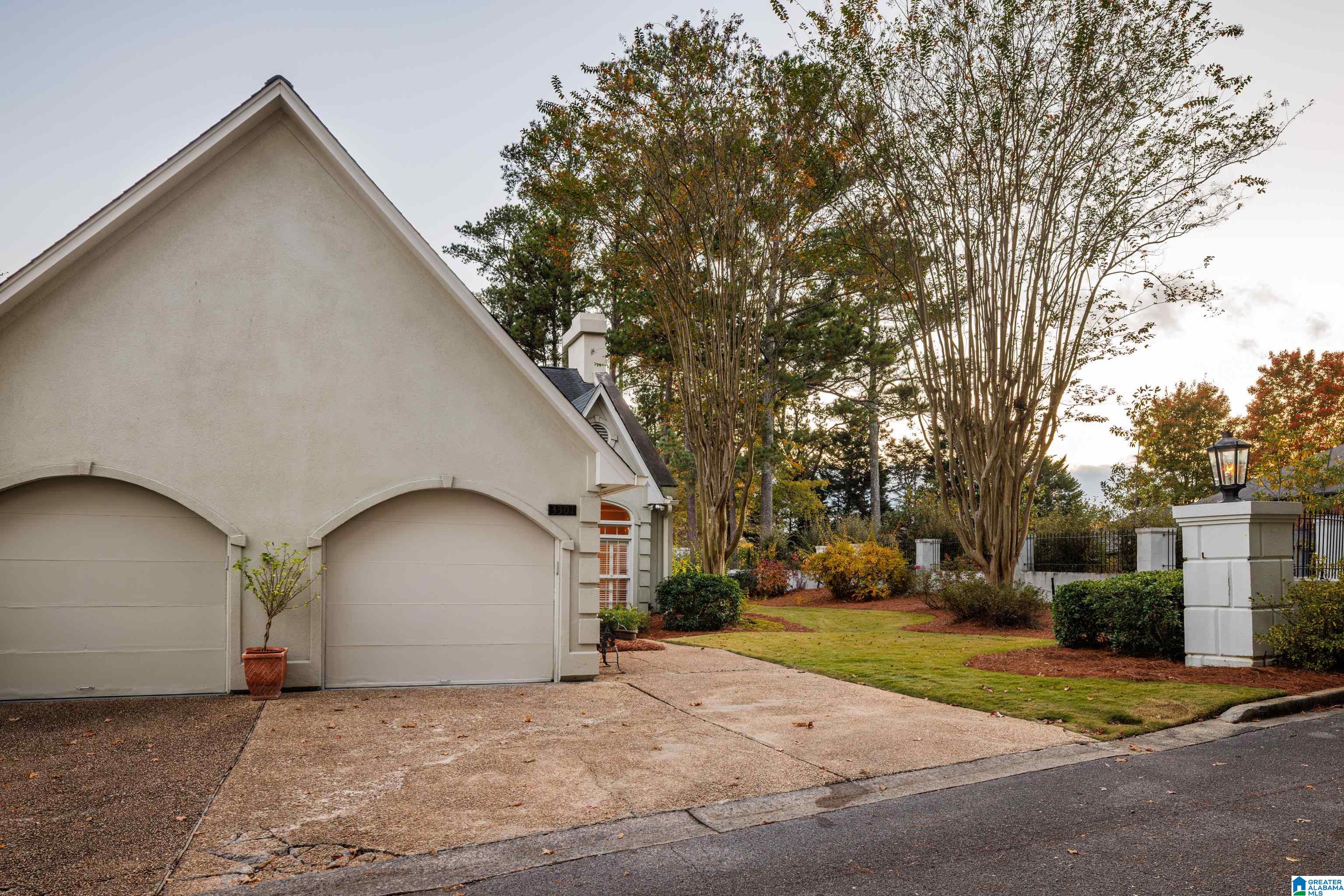 3301 KENSINGTON LANE