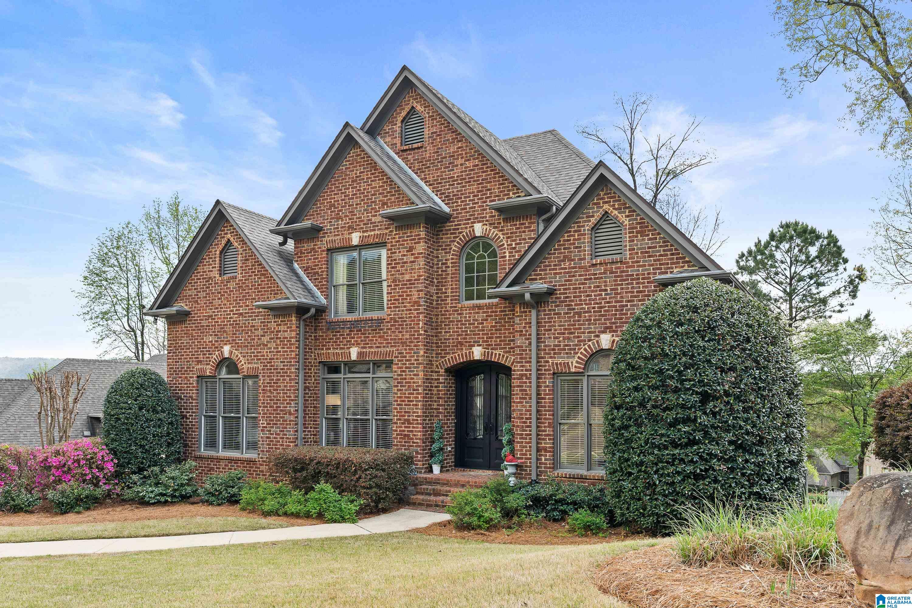 2066 KNOLLWOOD PLACE