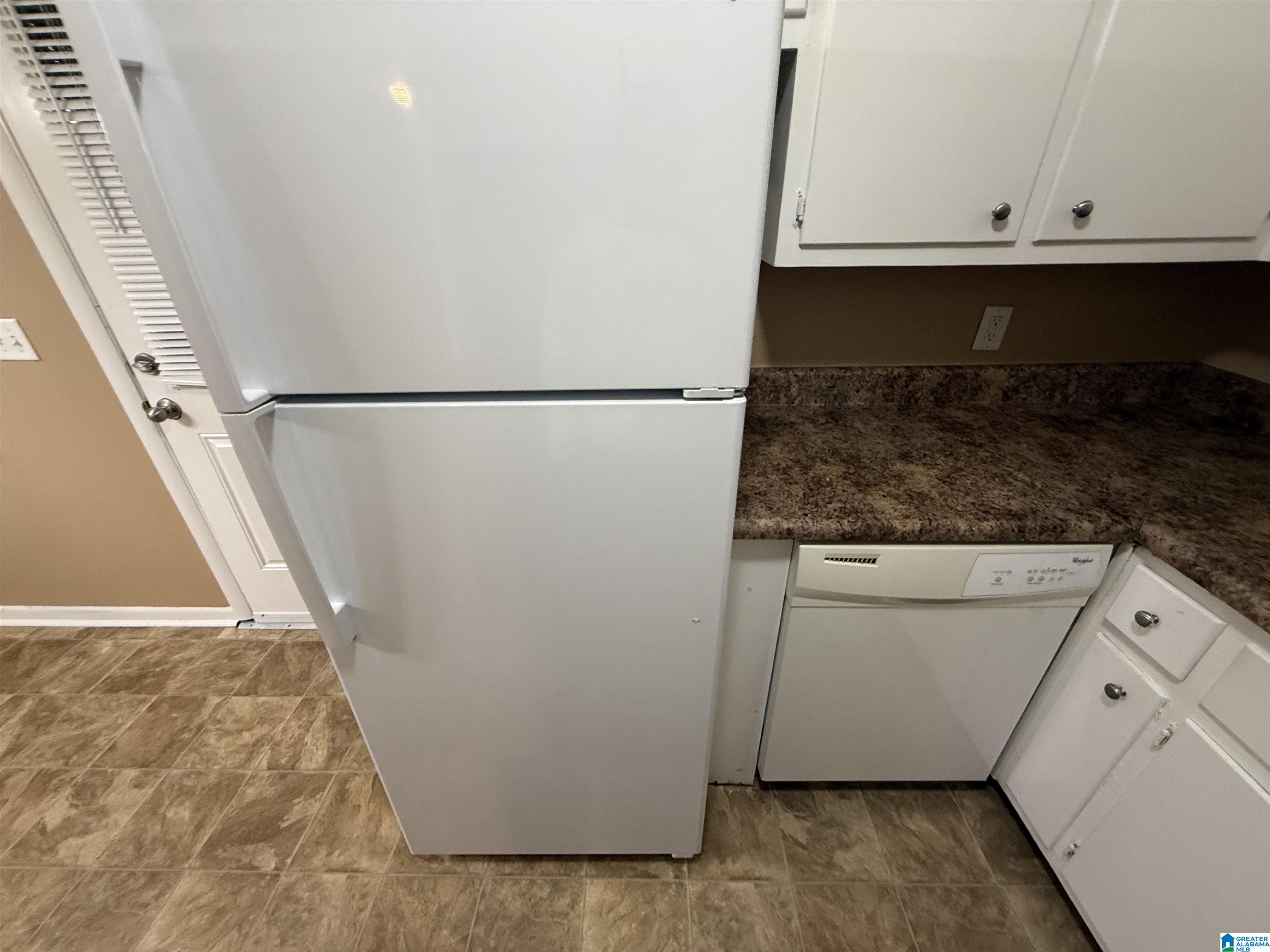 712 COUNTRY VIEW COURT