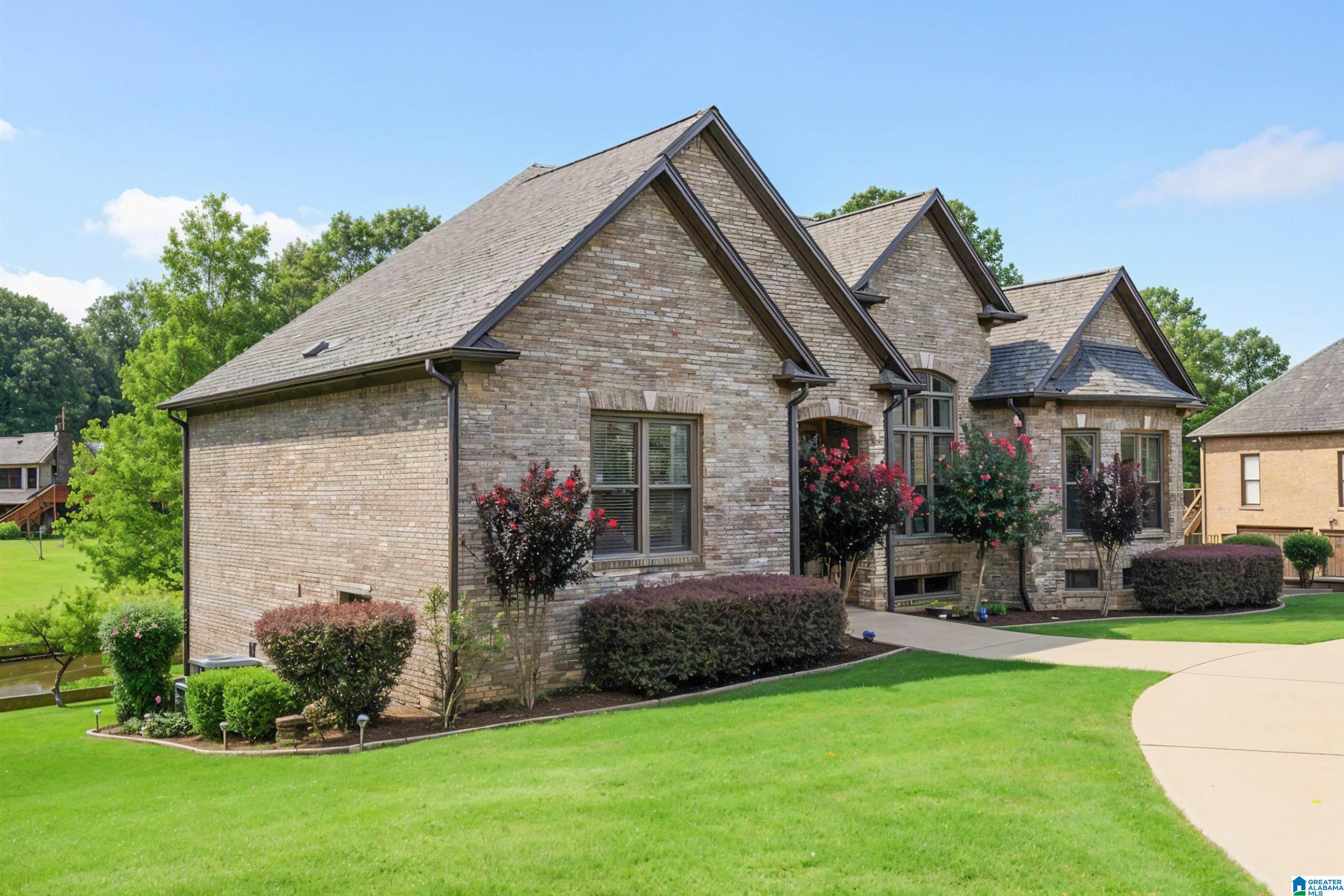 7683 GARDENWOOD CIRCLE
