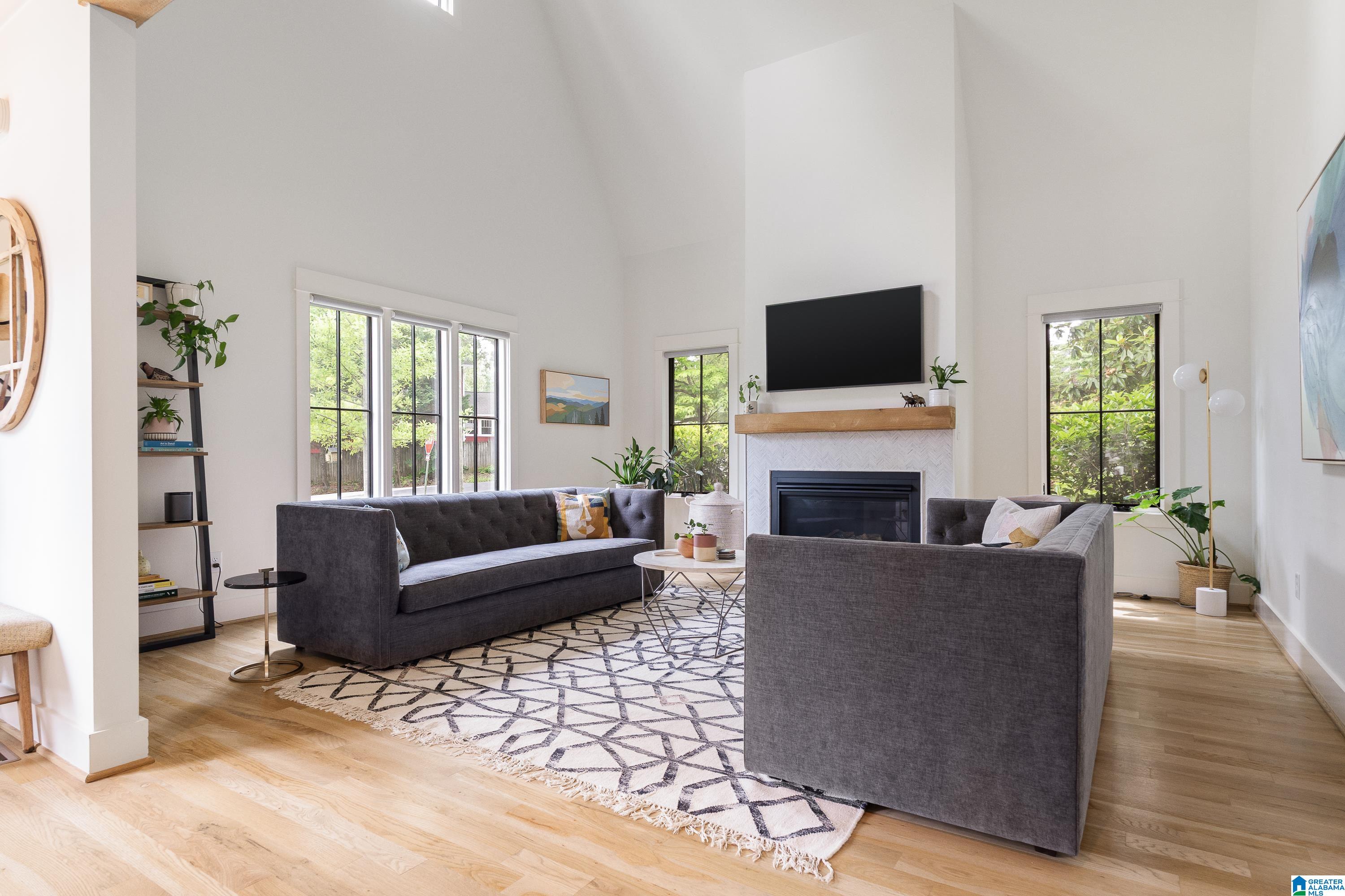 1516 BELLVIEW CIRCLE