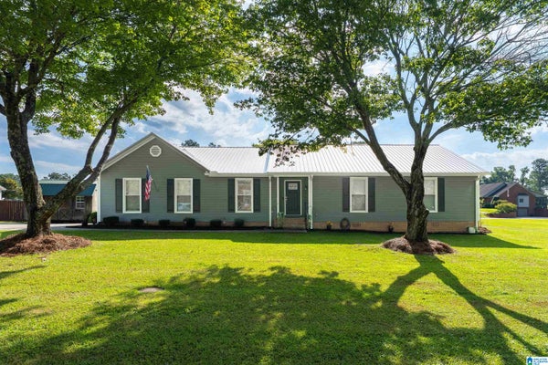 414 HICKORY DR, GARDENDALE, AL 35071 - Image e1c8f31a53aa77ae4a684ca5f6aafd70/2112642287