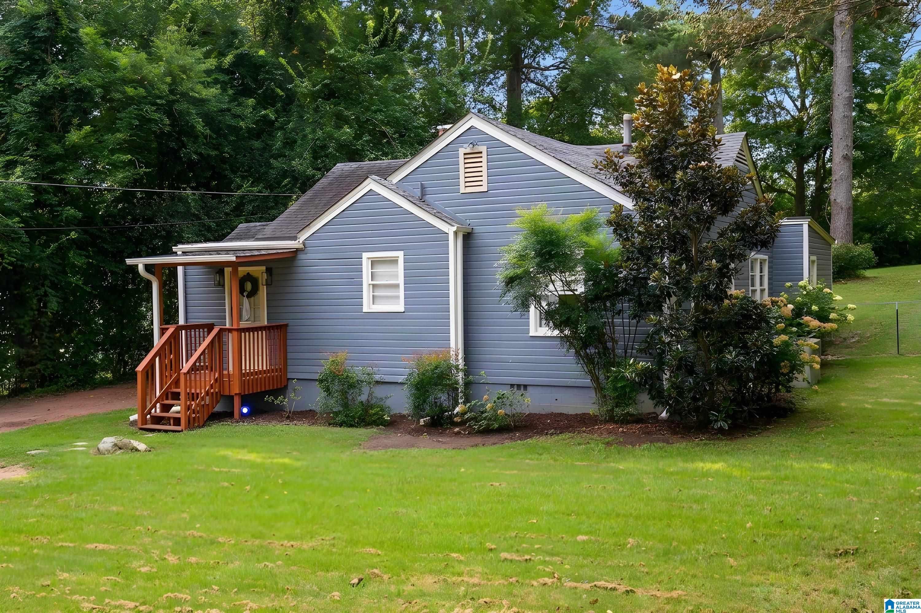 2112 LESTER LANE