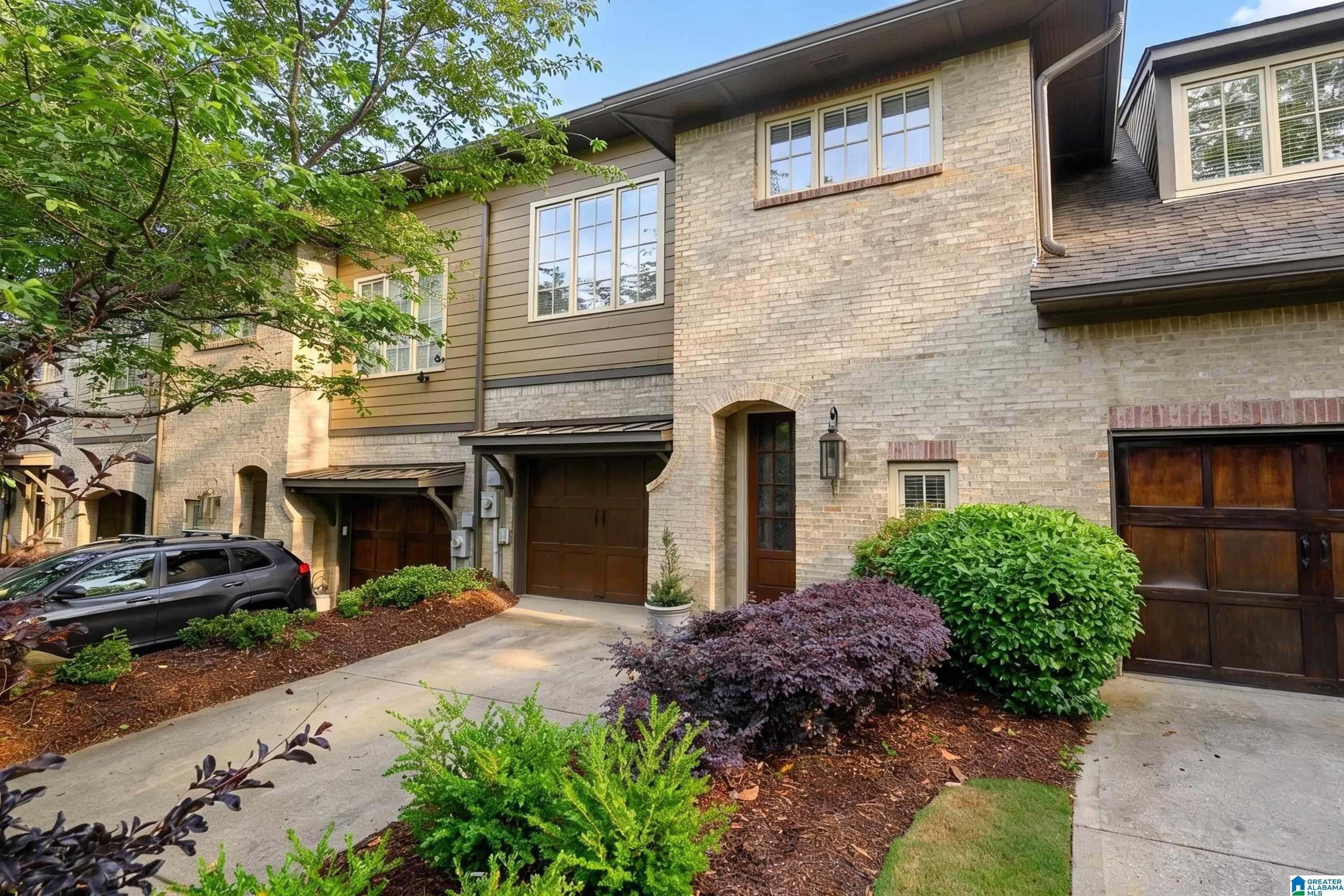 1004 TOWNES COURT