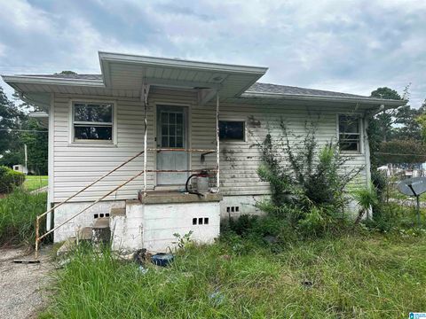 2017 29TH AVENUE N HUEYTOWN AL 35023