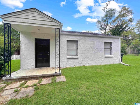 Photo of 1529 Meadow Court, BIRMINGHAM, AL 35228 (MLS # 21465513)