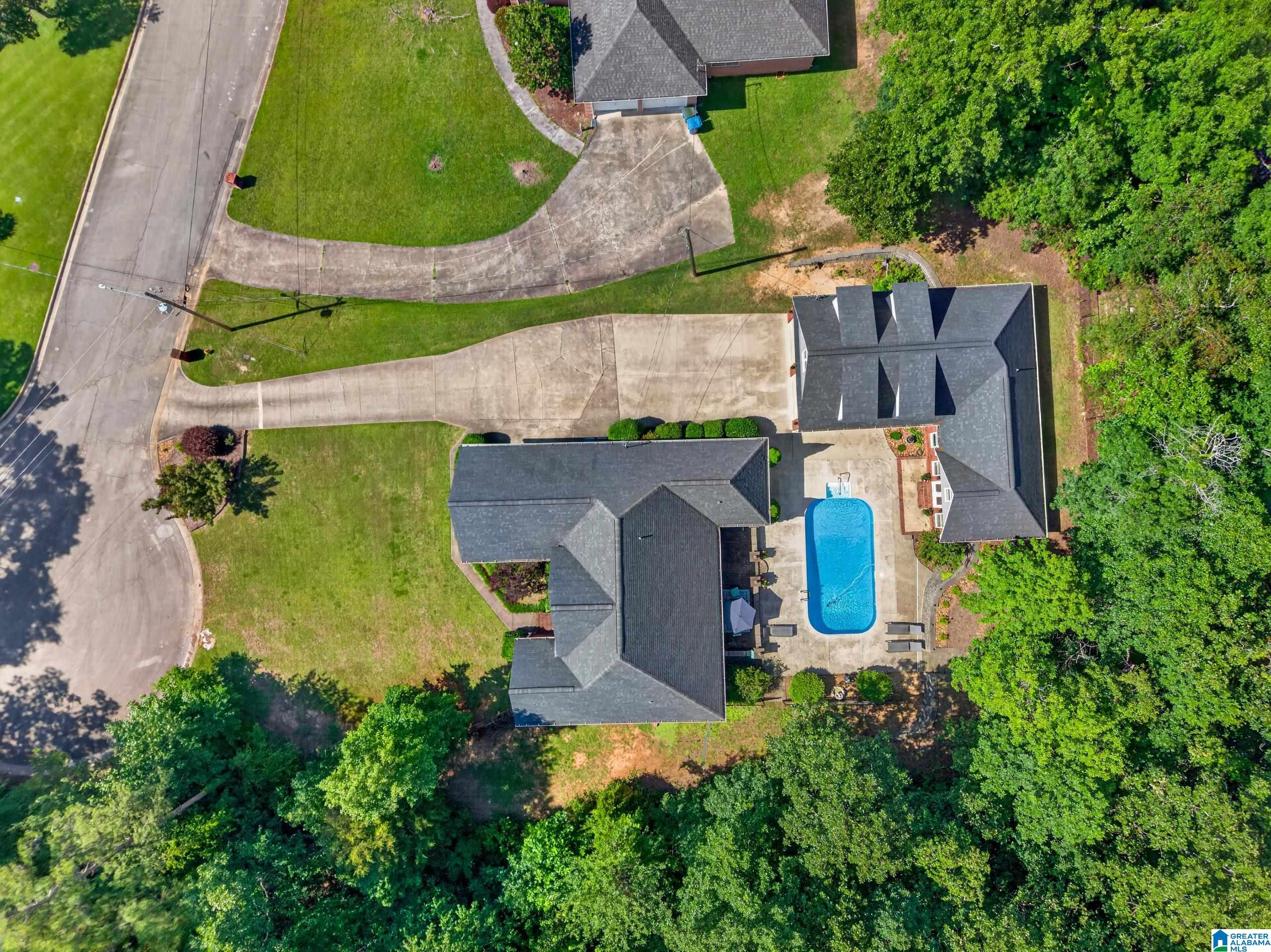 318 MAYFIELD LANE NE