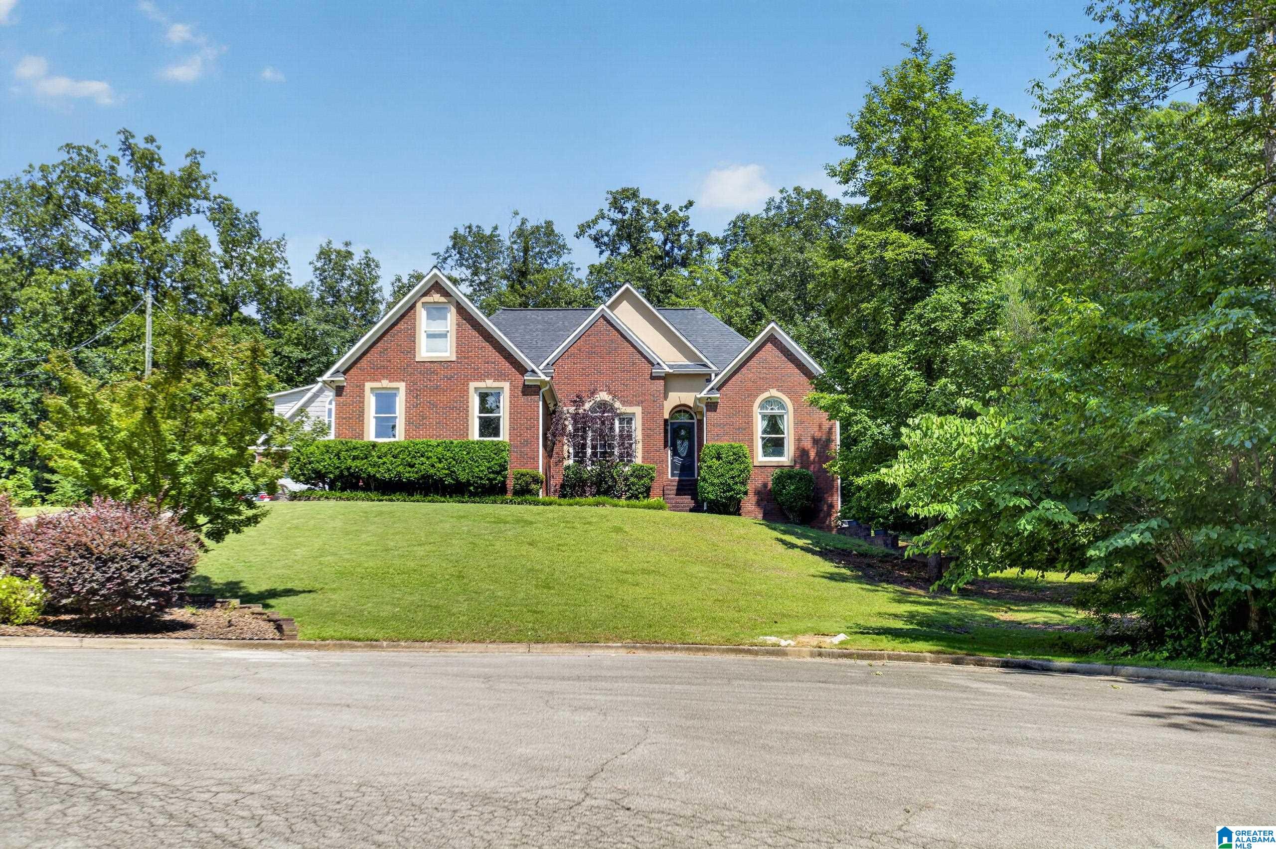 318 MAYFIELD LANE NE