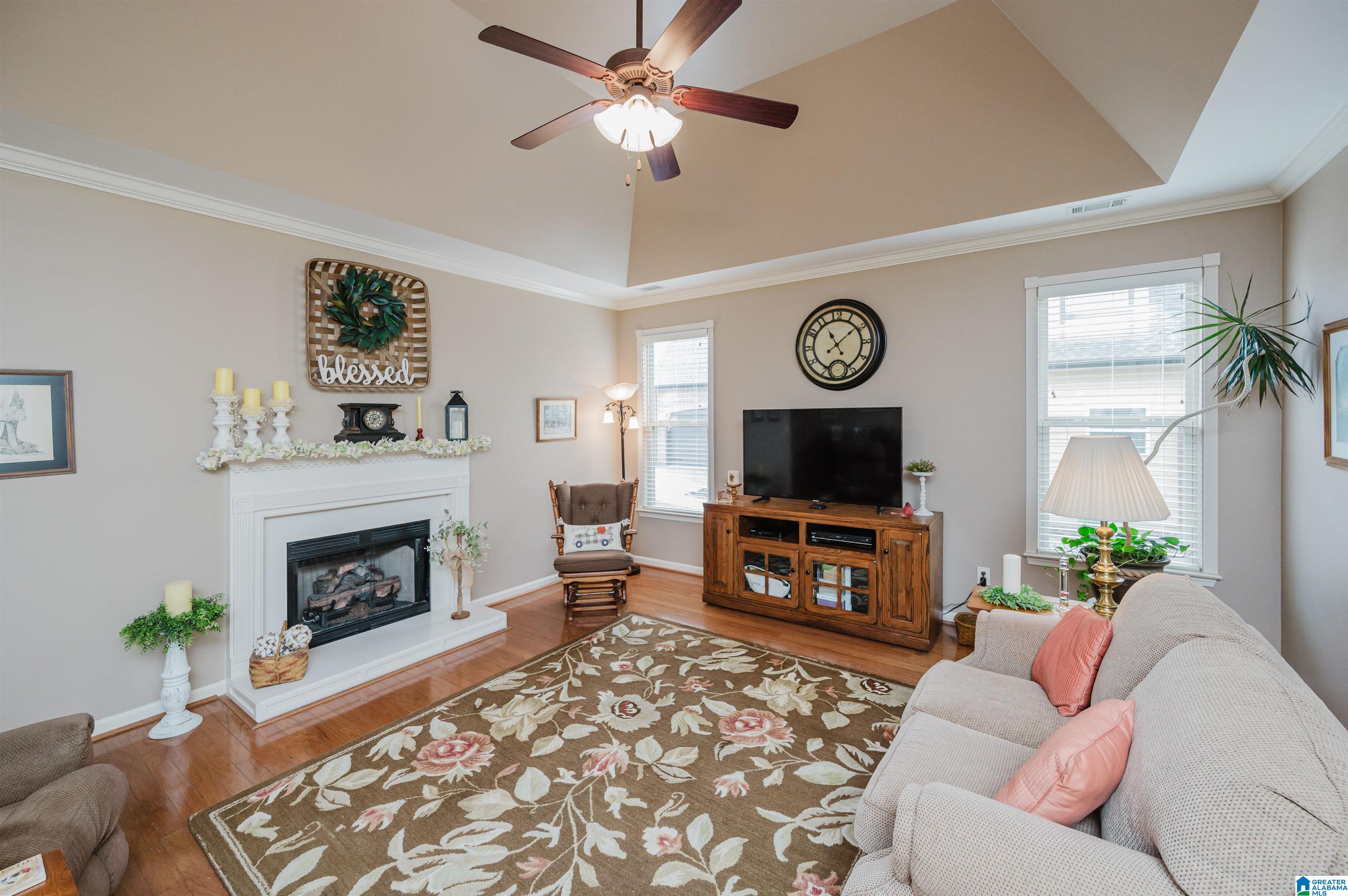 1359 MOUNTAIN LANE