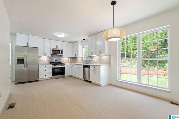 640 WOODHAVEN DR, PINSON, AL 35126 - Image e61a8b11f5aae5b7e47e4336a4e547f5/3154965646
