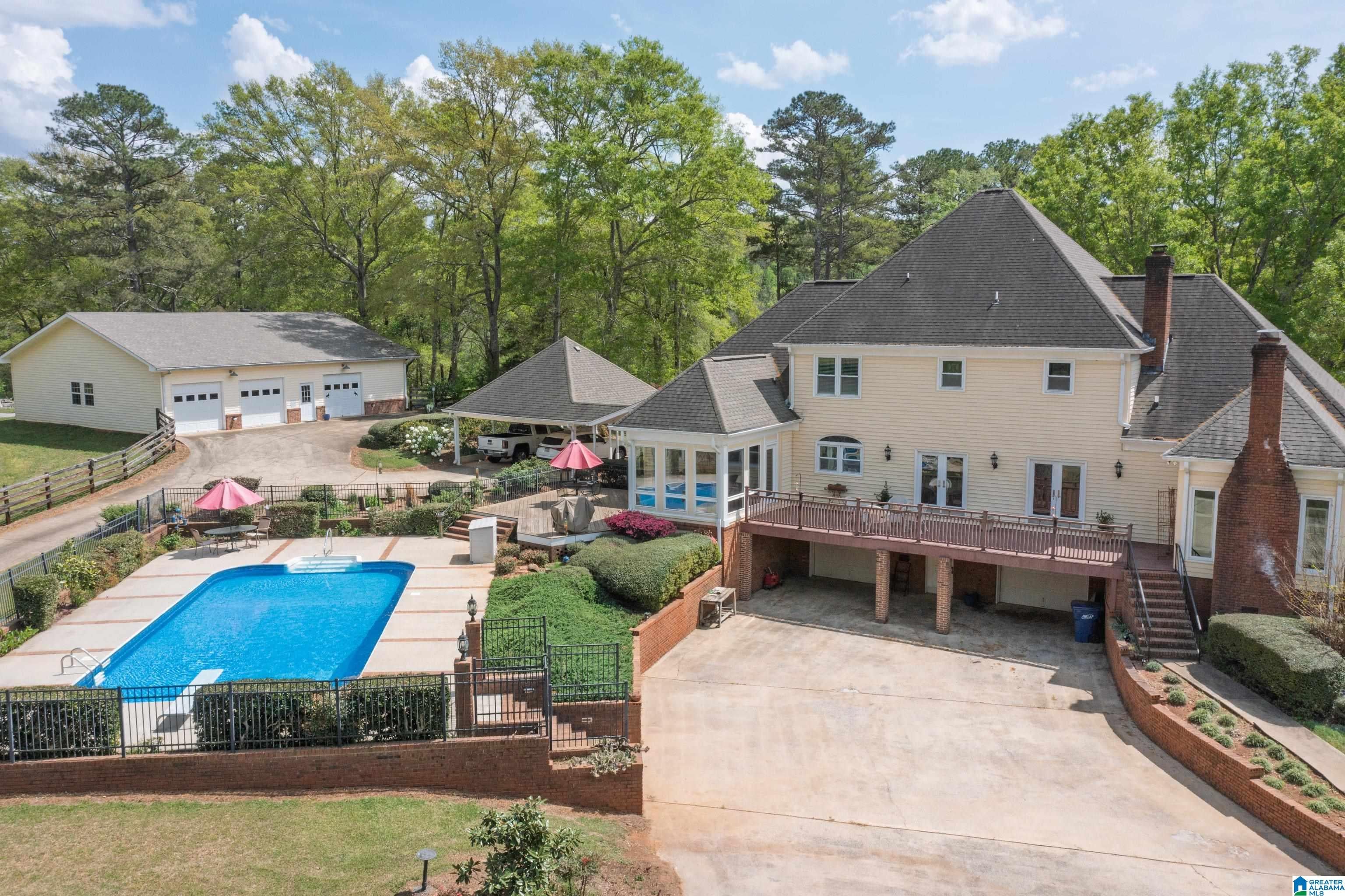 1115 CREEKSIDE CIRCLE