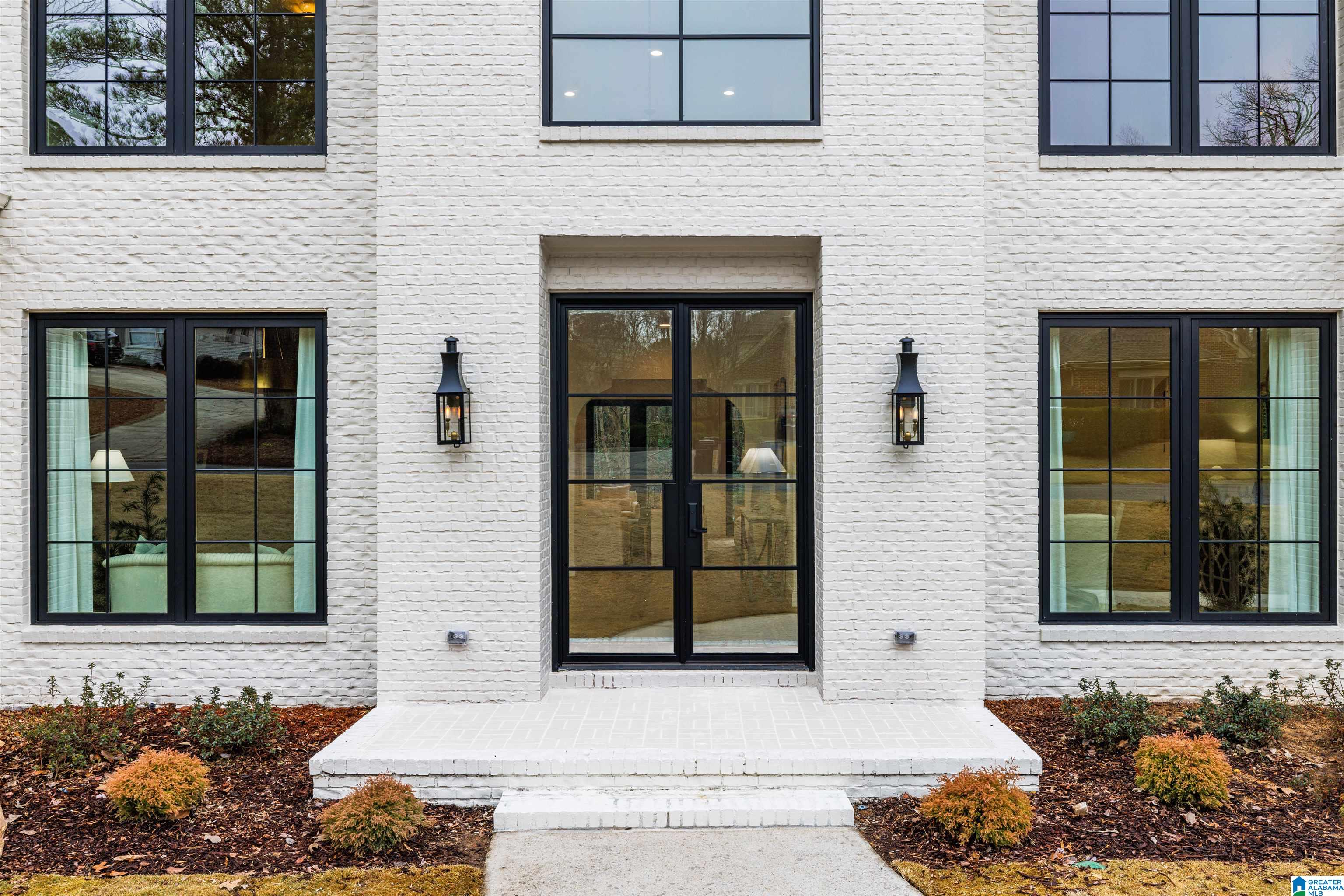 2105 LONGLEAF CIRCLE