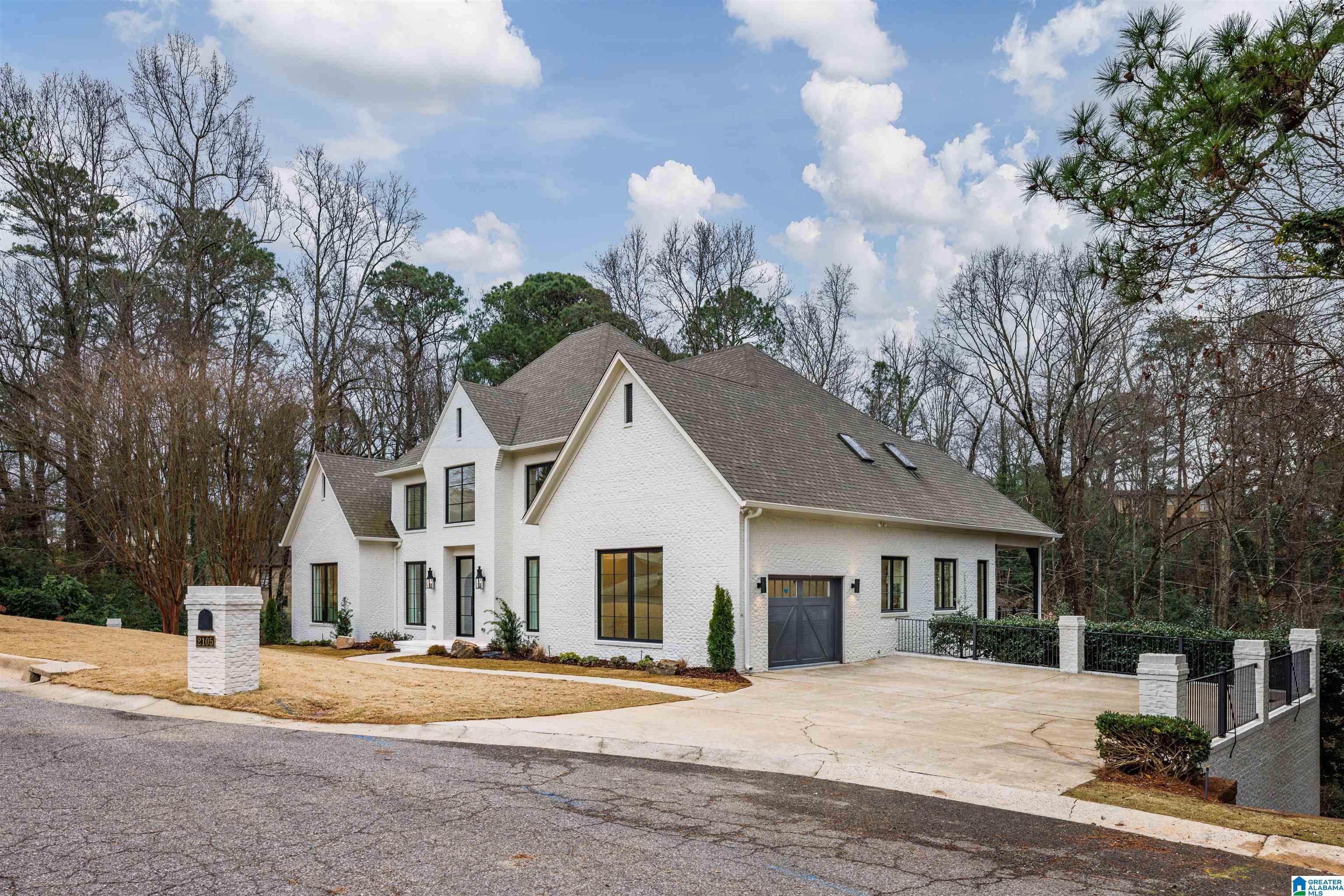 2105 LONGLEAF CIRCLE