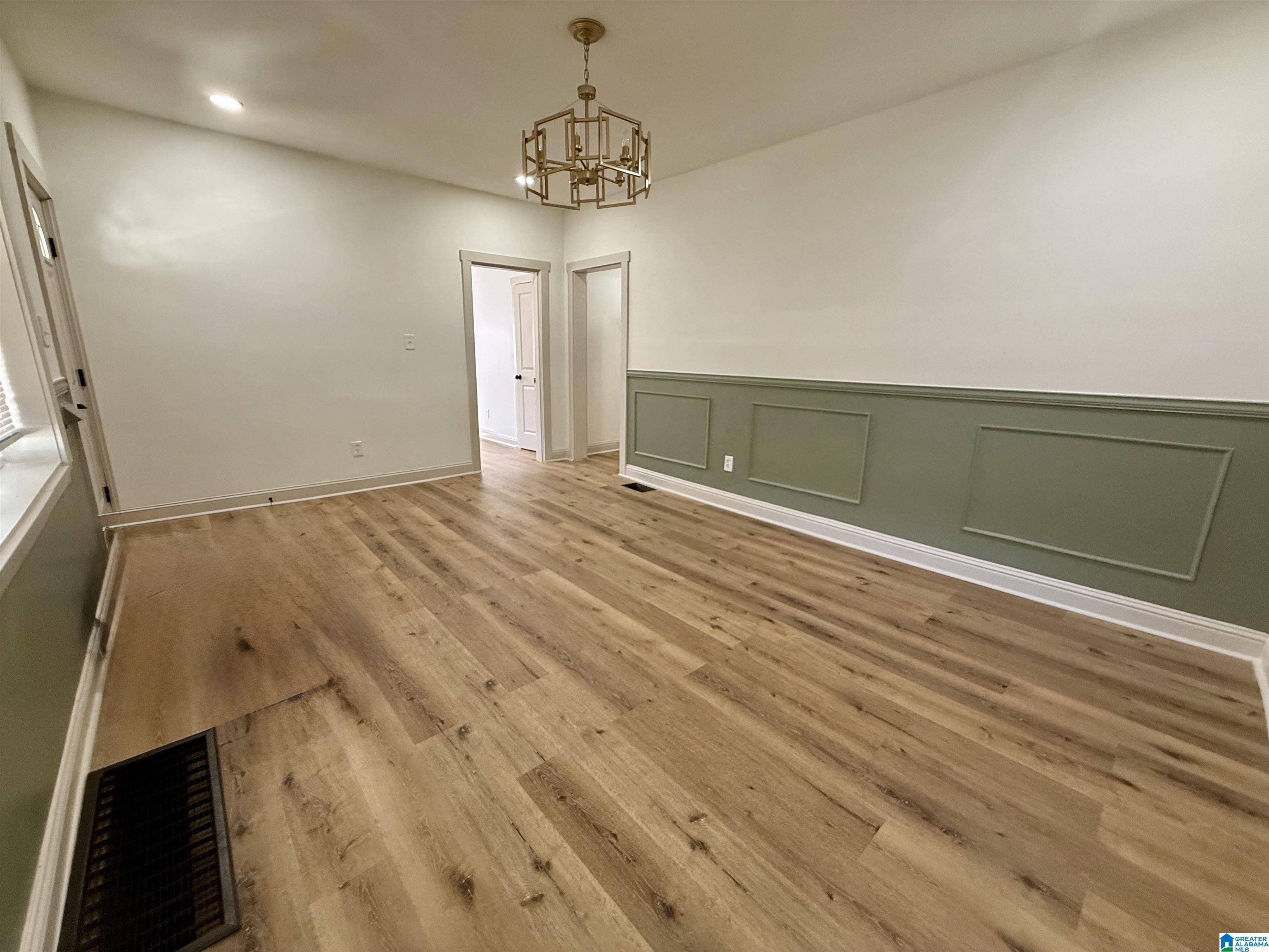 212 BANKHEAD HIGHWAY W