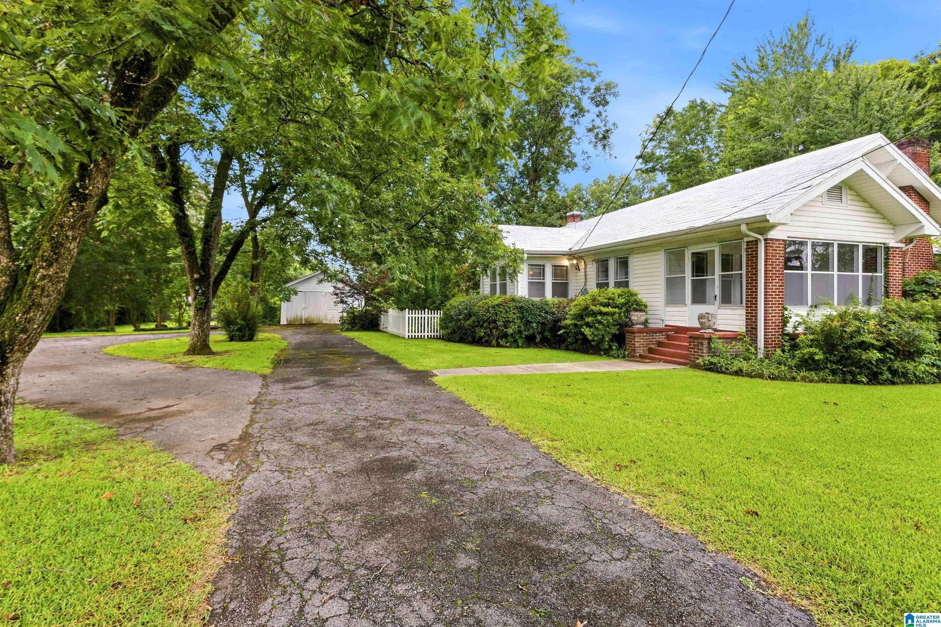 Photo 1 of 41 — 1425 HUEYTOWN ROAD, HUEYTOWN, AL 35023