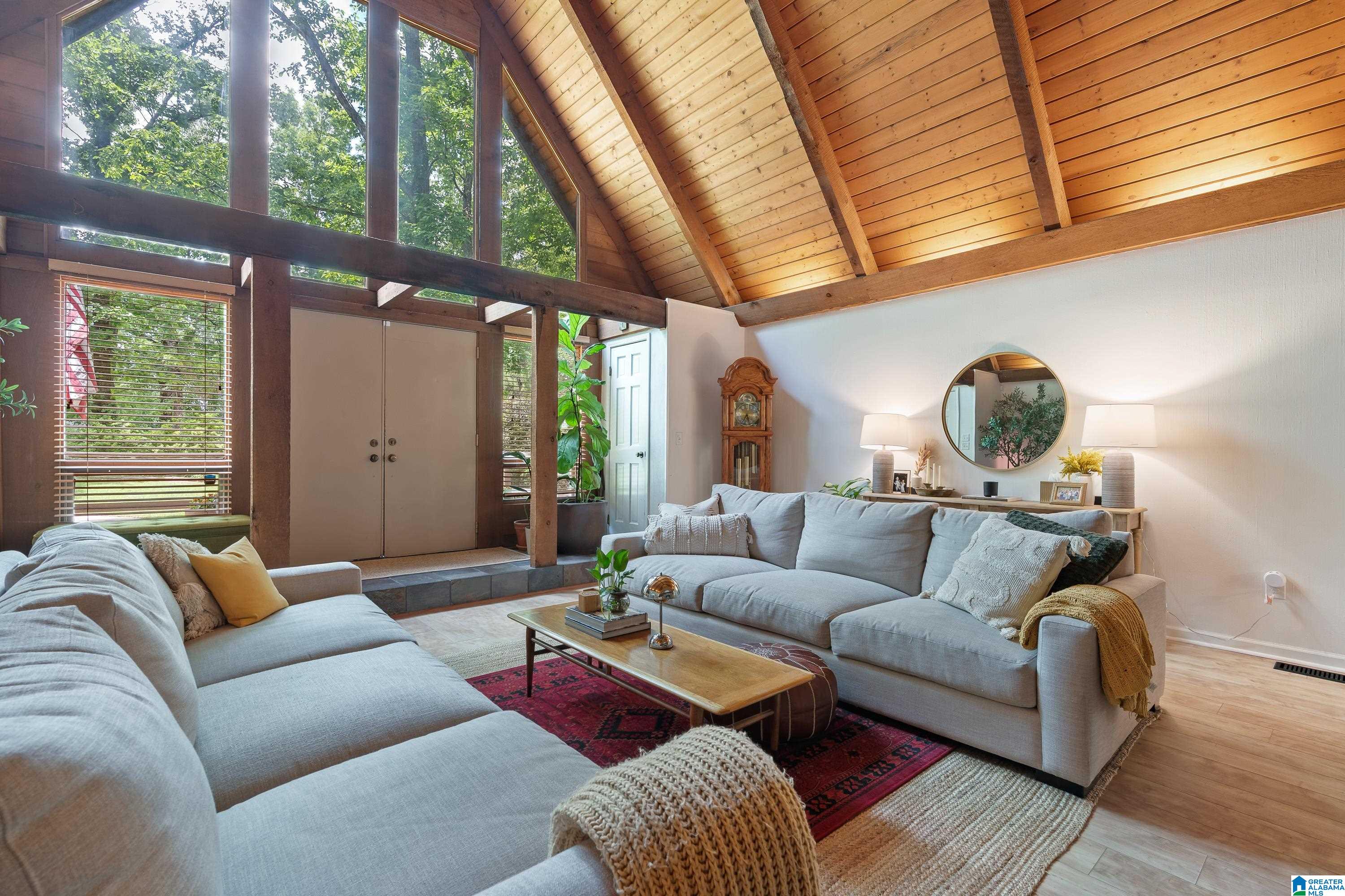1116 RIDGE DRIVE