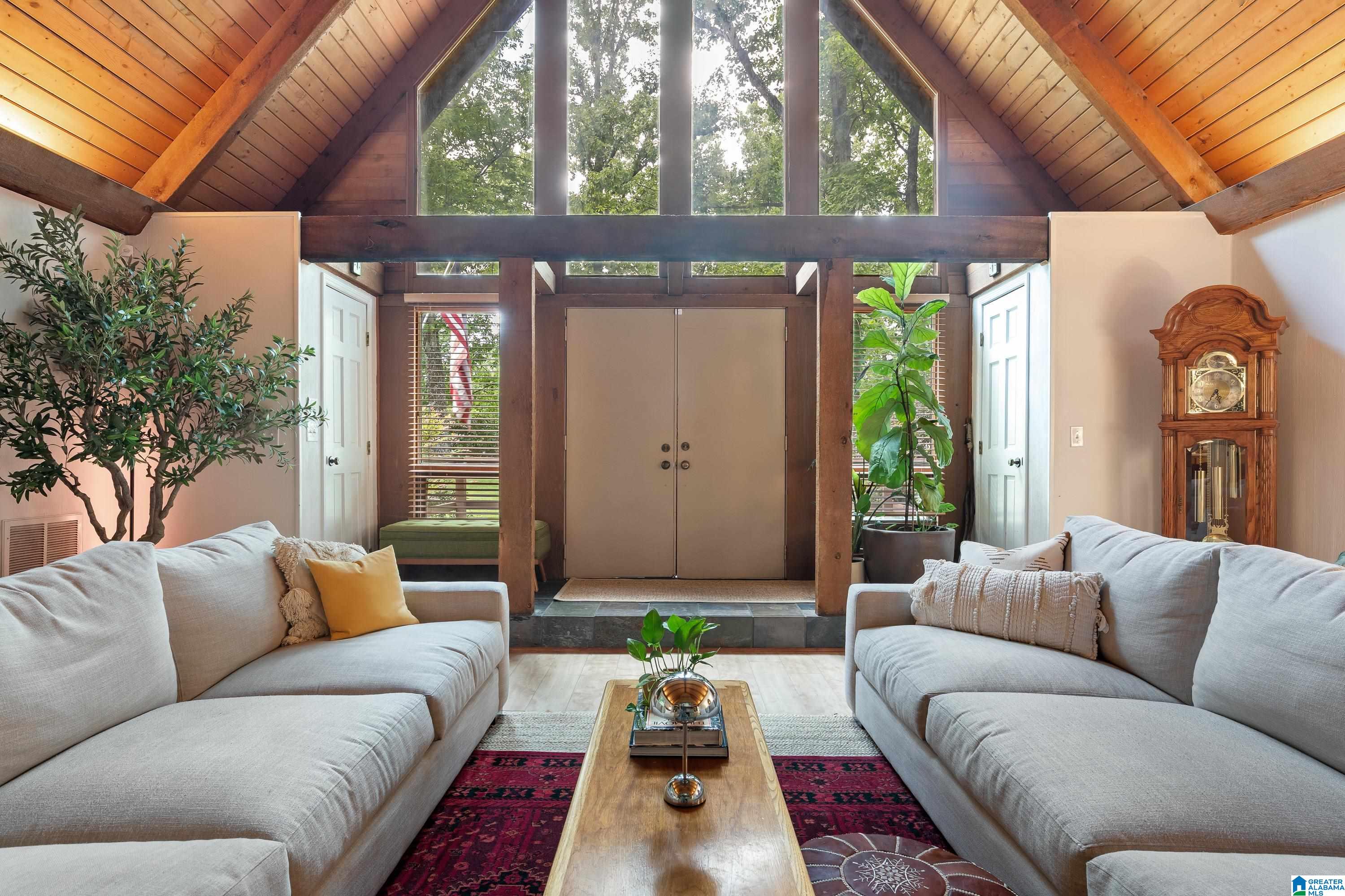 1116 RIDGE DRIVE
