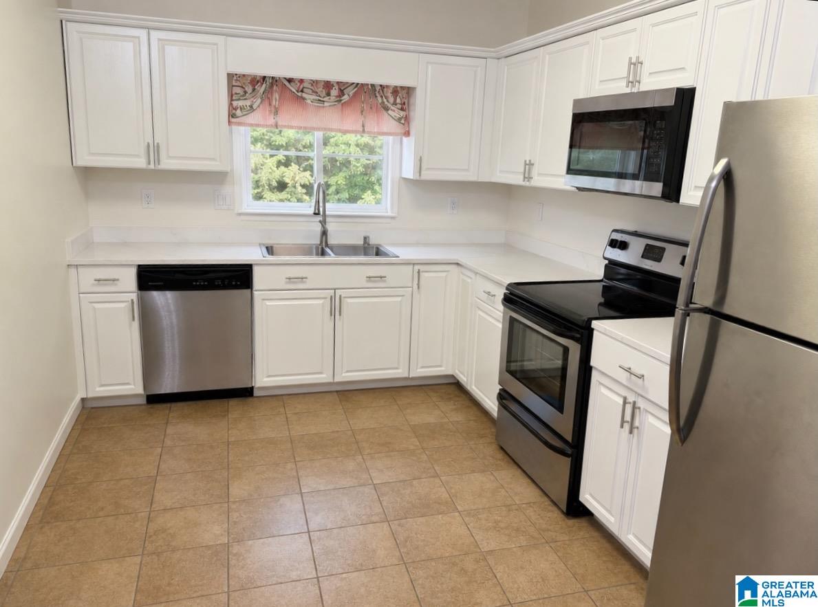 825 ROCKFORD LANE