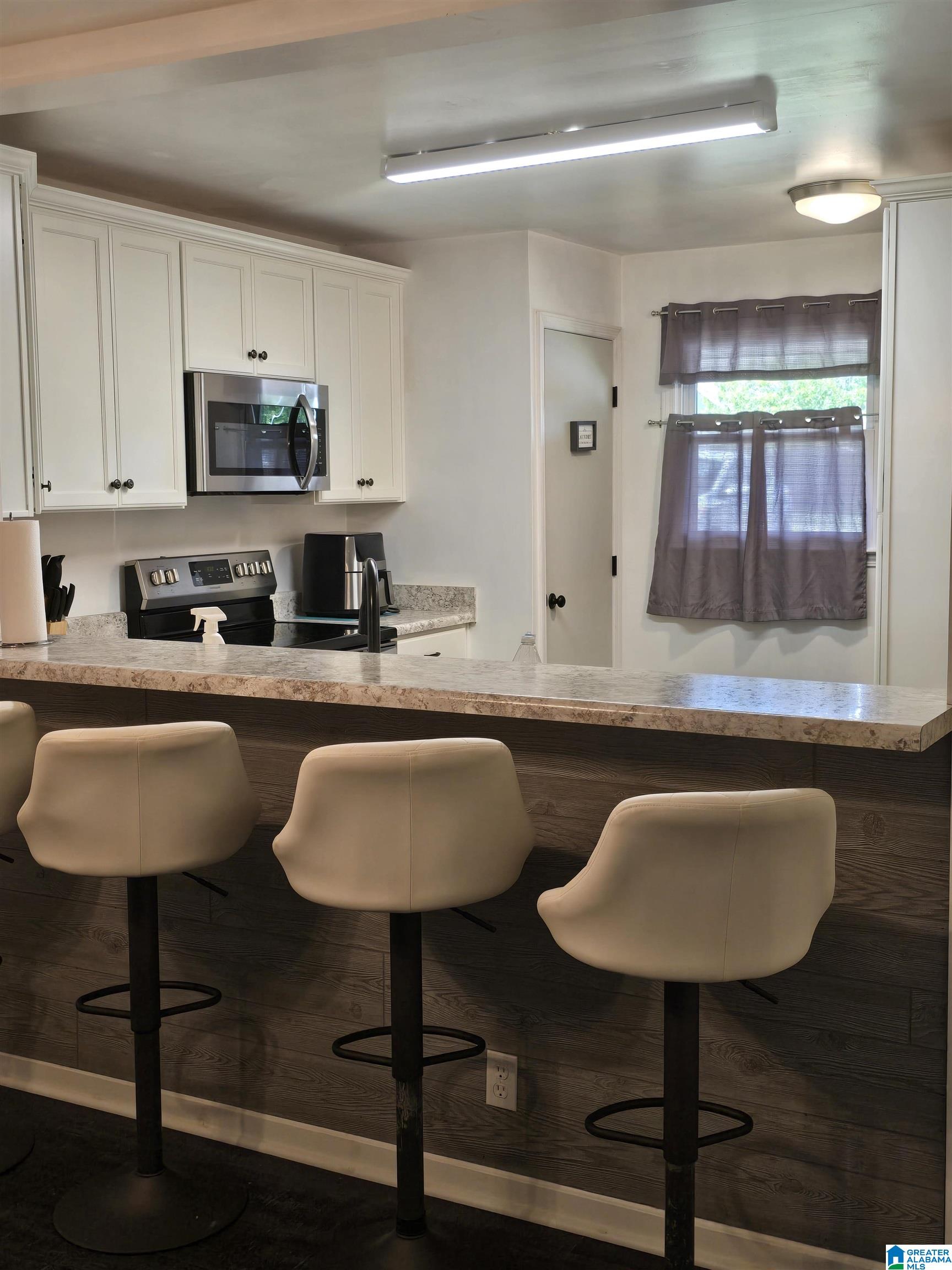 1121 KING ARTHUR COURT