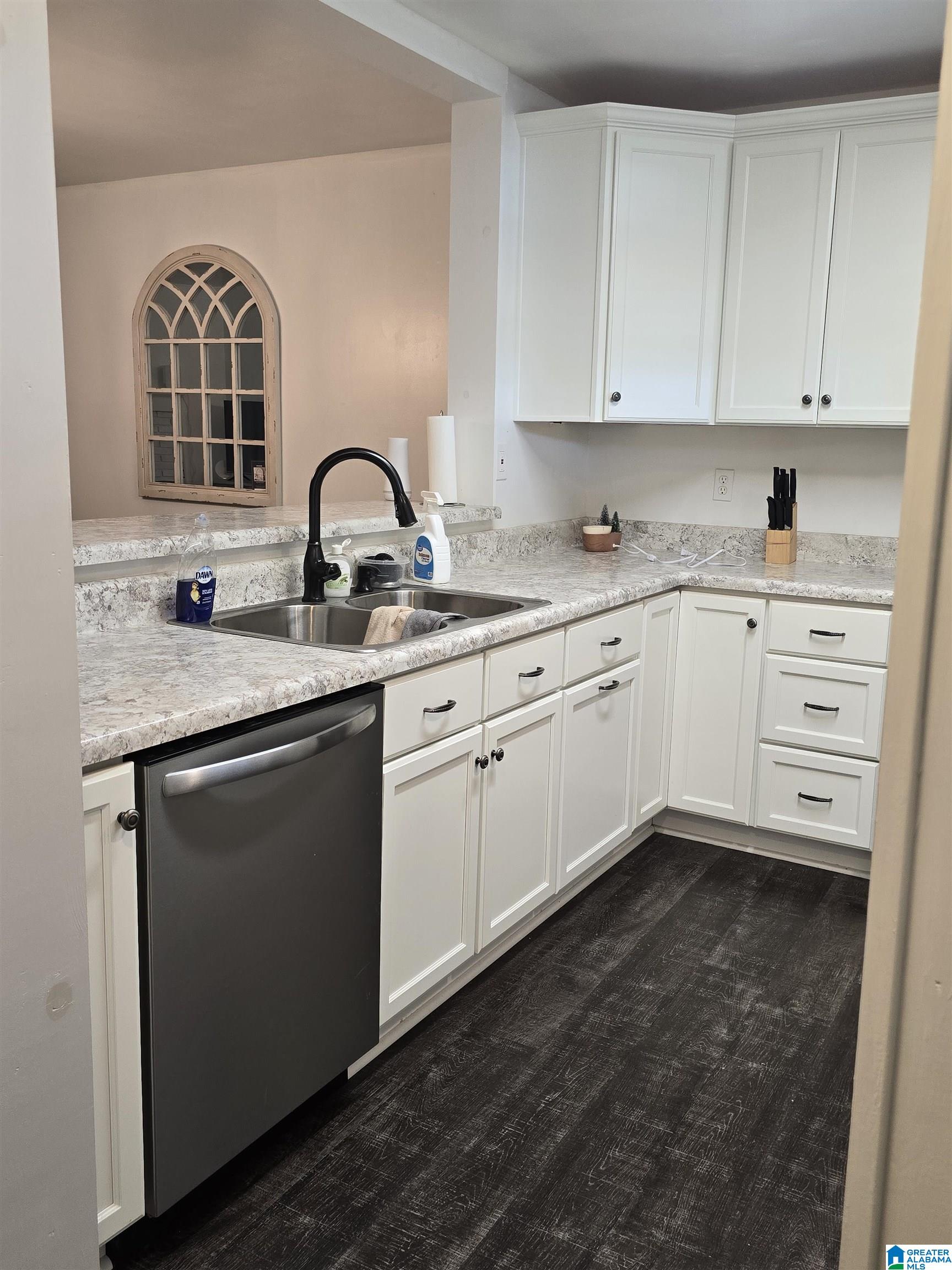 1121 KING ARTHUR COURT