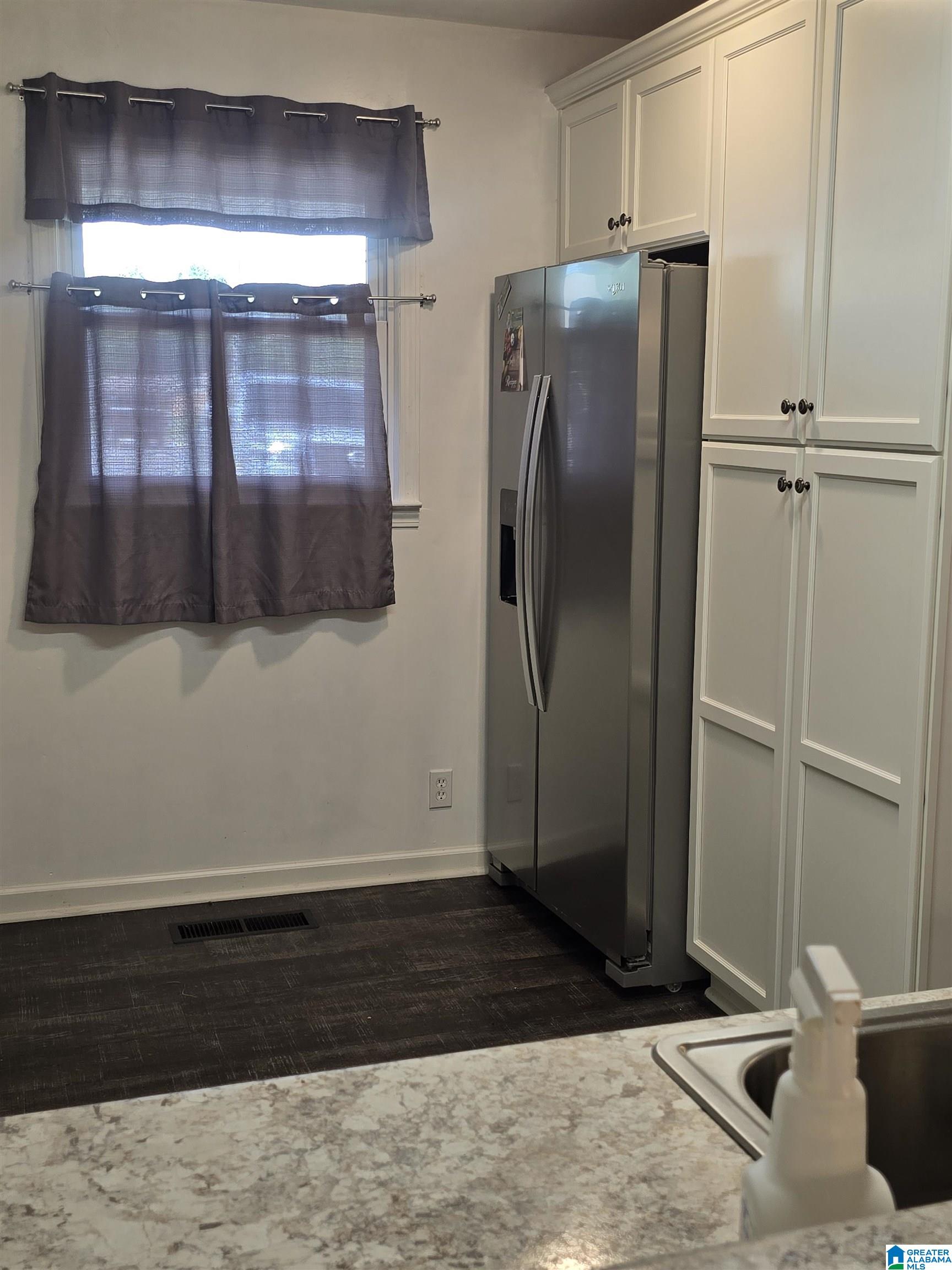 1121 KING ARTHUR COURT