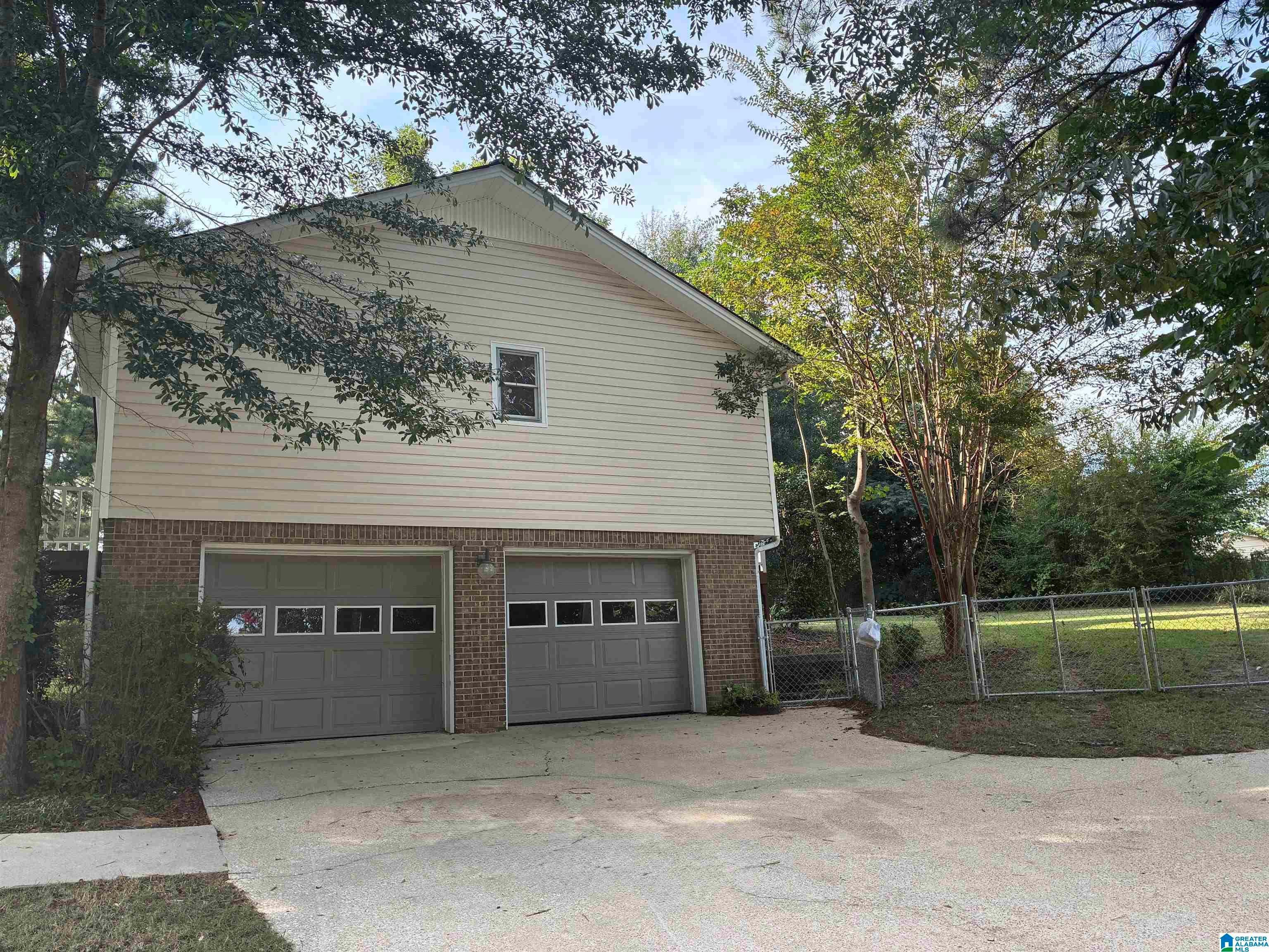 2605 LINDA CIRCLE