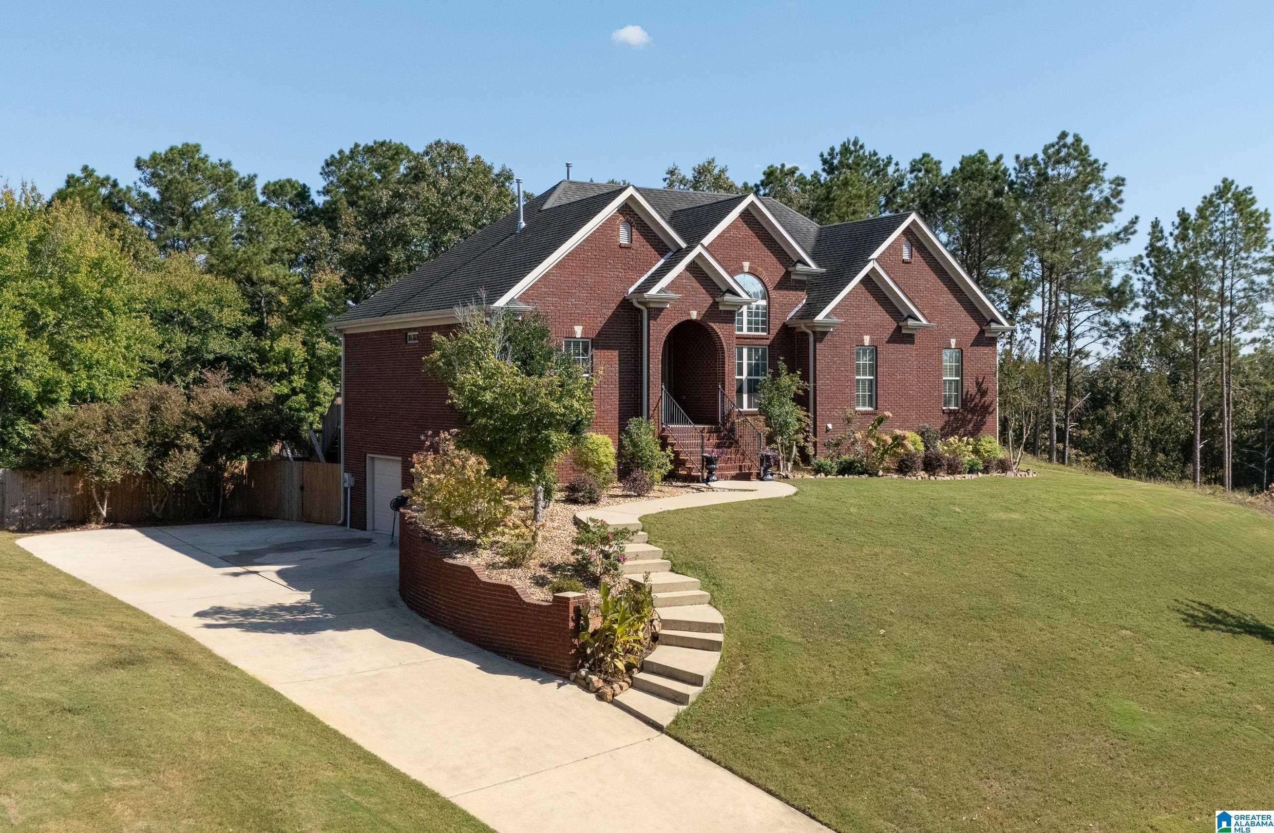637 EMERALD TRACE