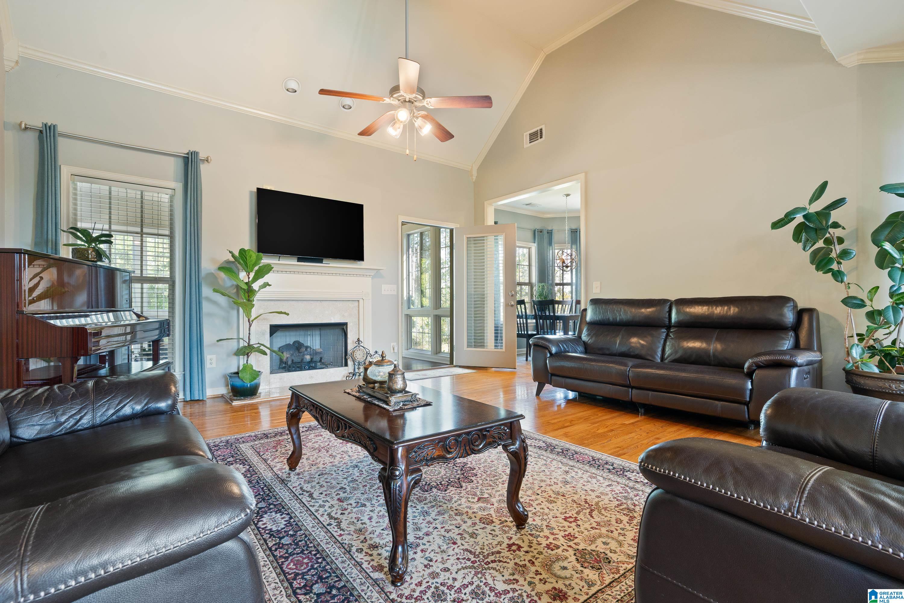 637 EMERALD TRACE