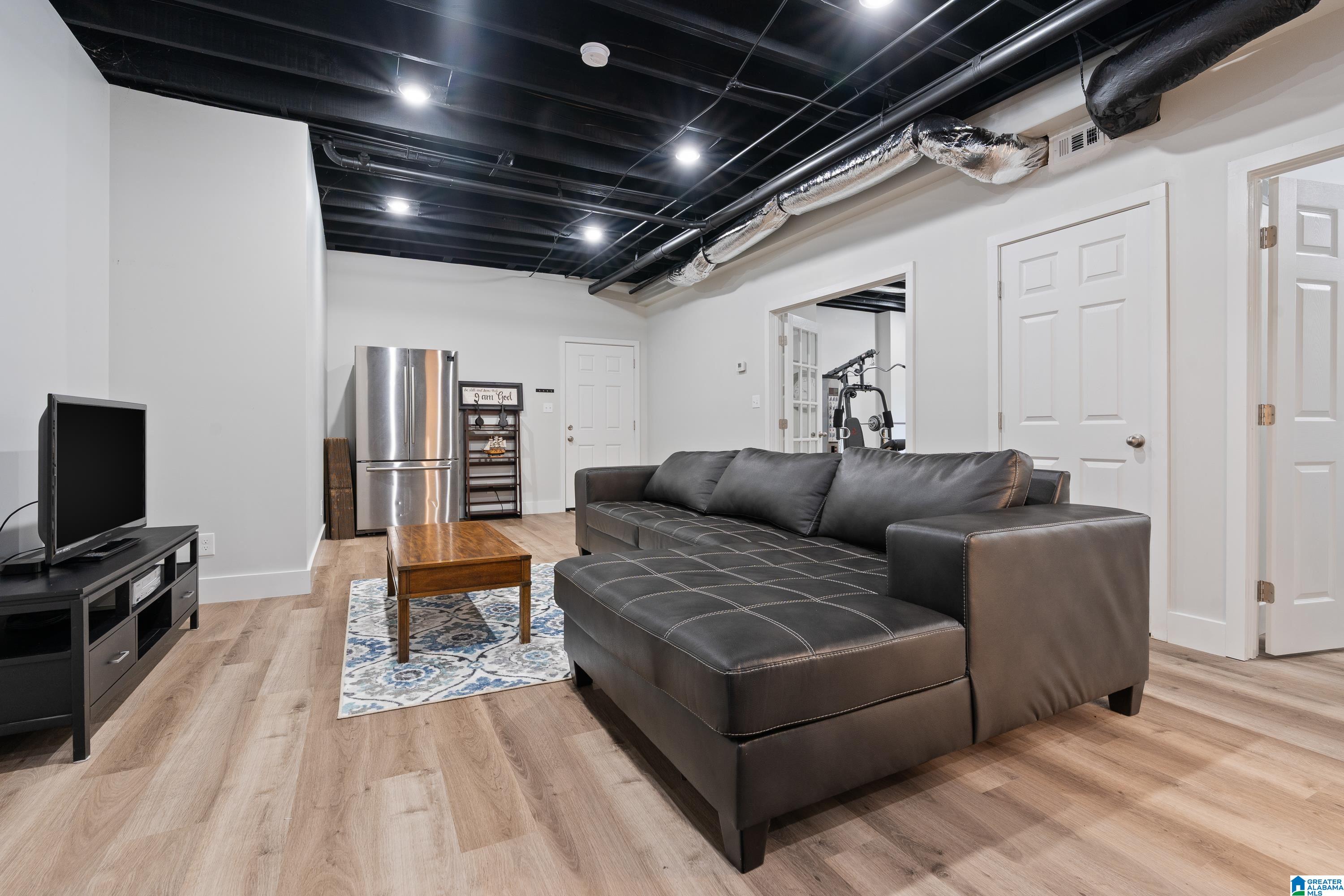 637 EMERALD TRACE