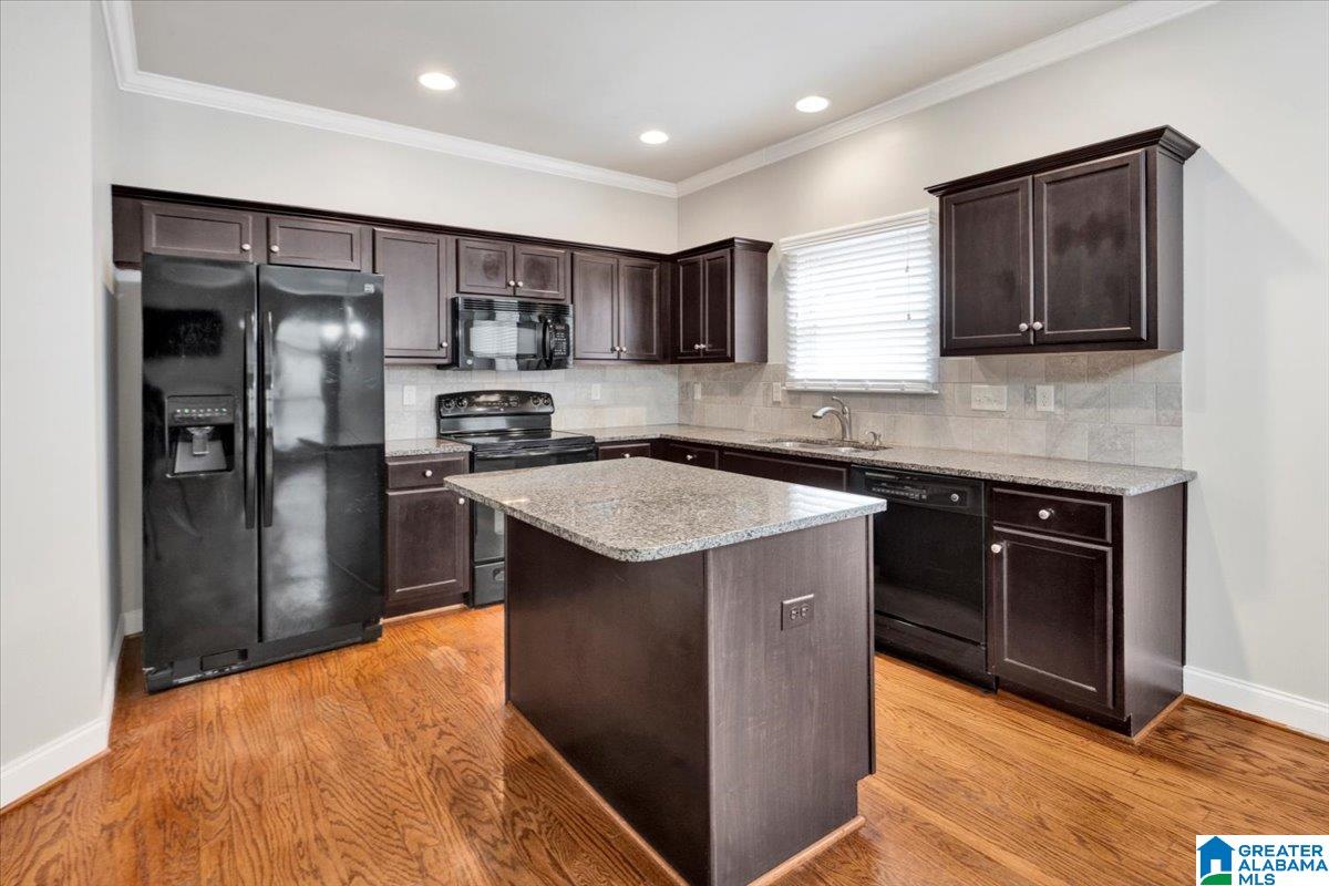 1052 SPRINGFIELD DRIVE