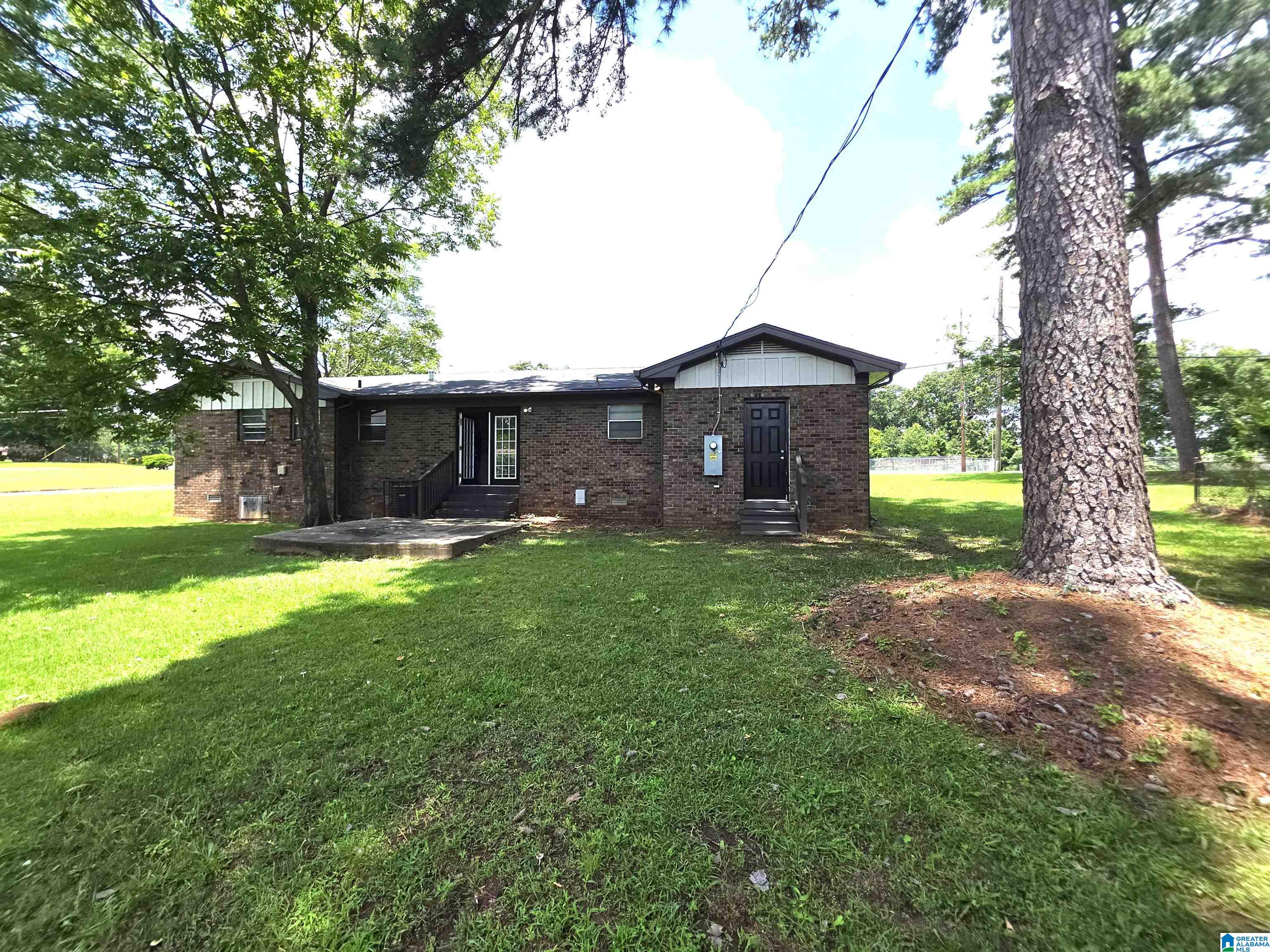 305 GLEN CREST DRIVE