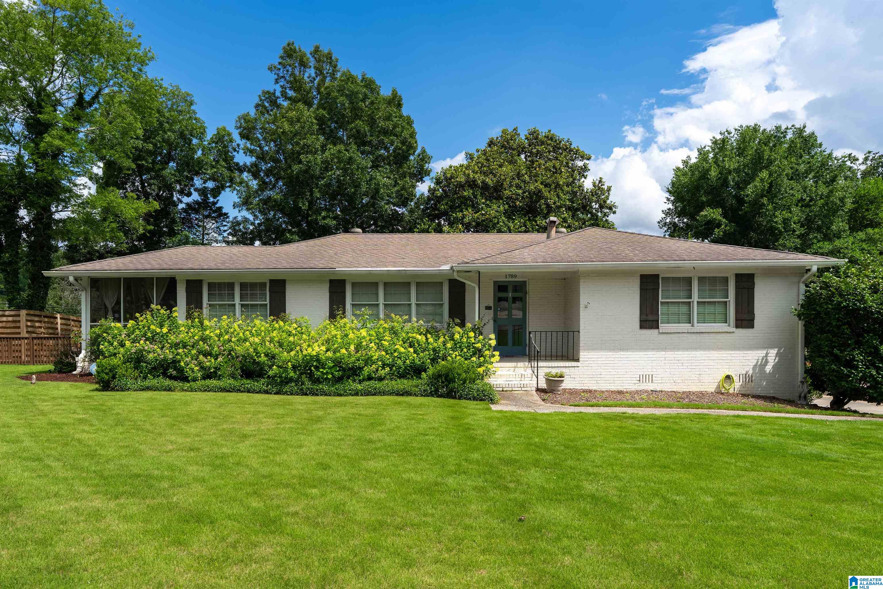 Photo 1 of 24 — 1789 VESTAVIEW LANE, VESTAVIA HILLS, AL 35216