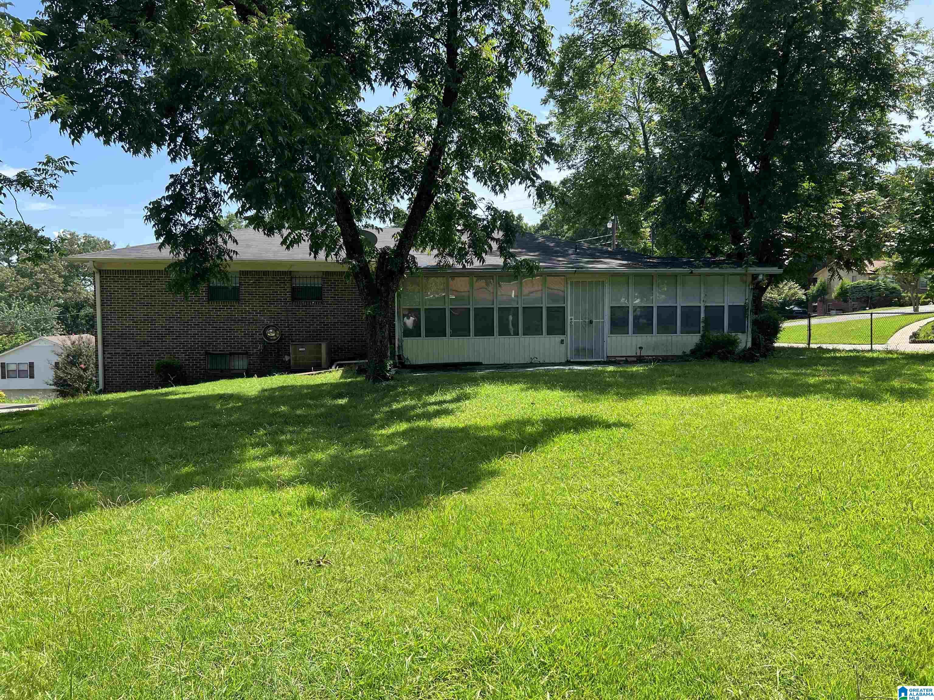 424 DANIEL DRIVE NE