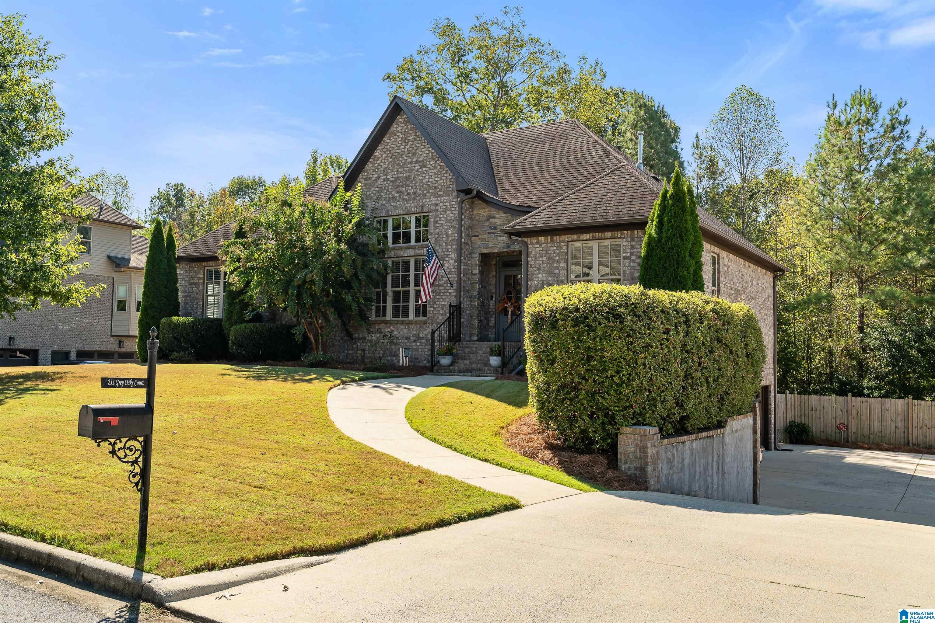 233 GREY OAKS COURT