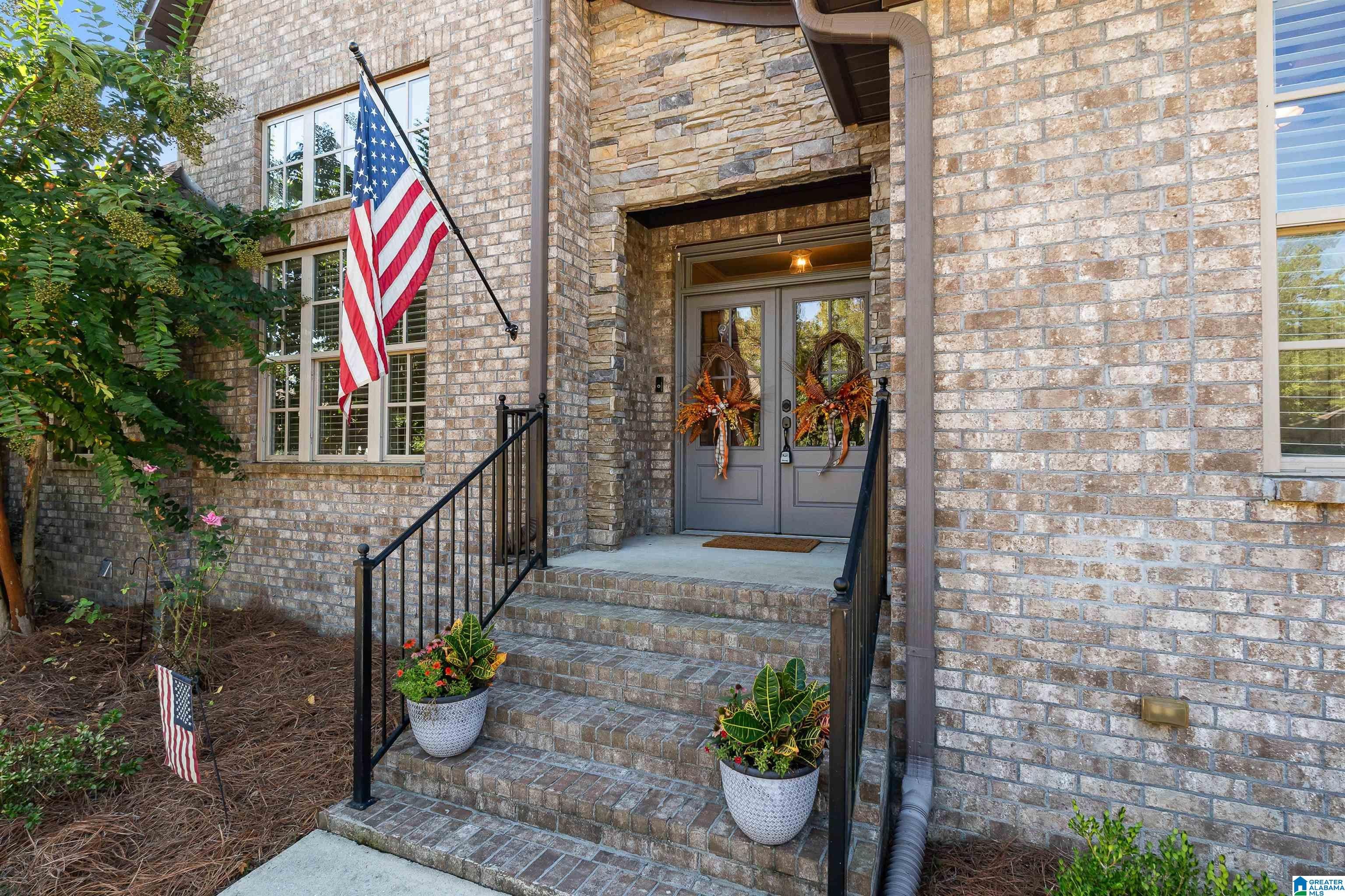 233 GREY OAKS COURT