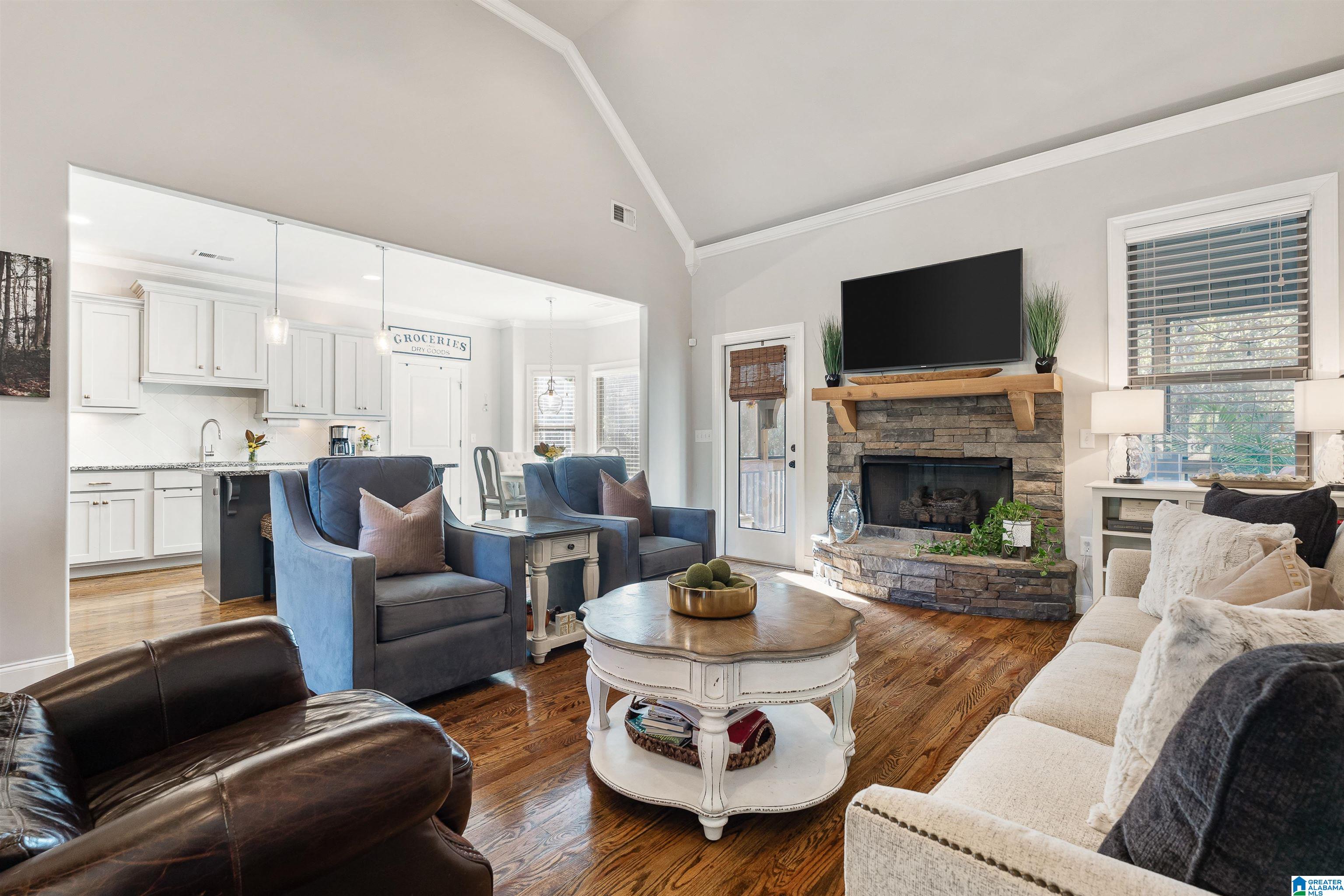 233 GREY OAKS COURT