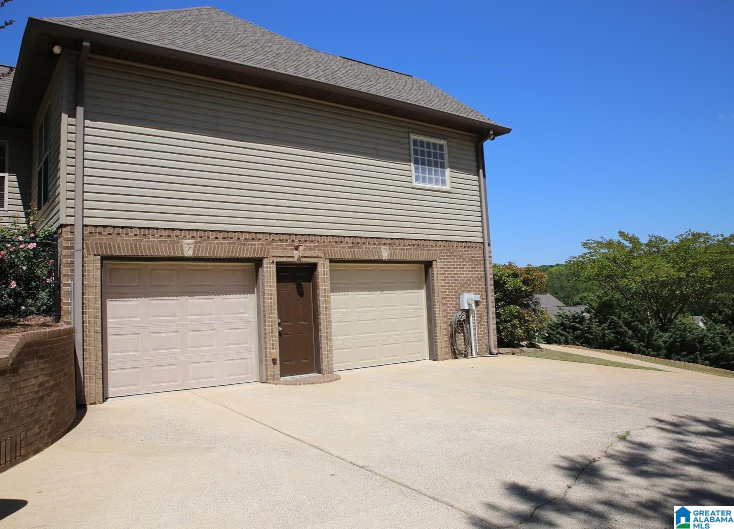 665 WOODLAND CIRCLE