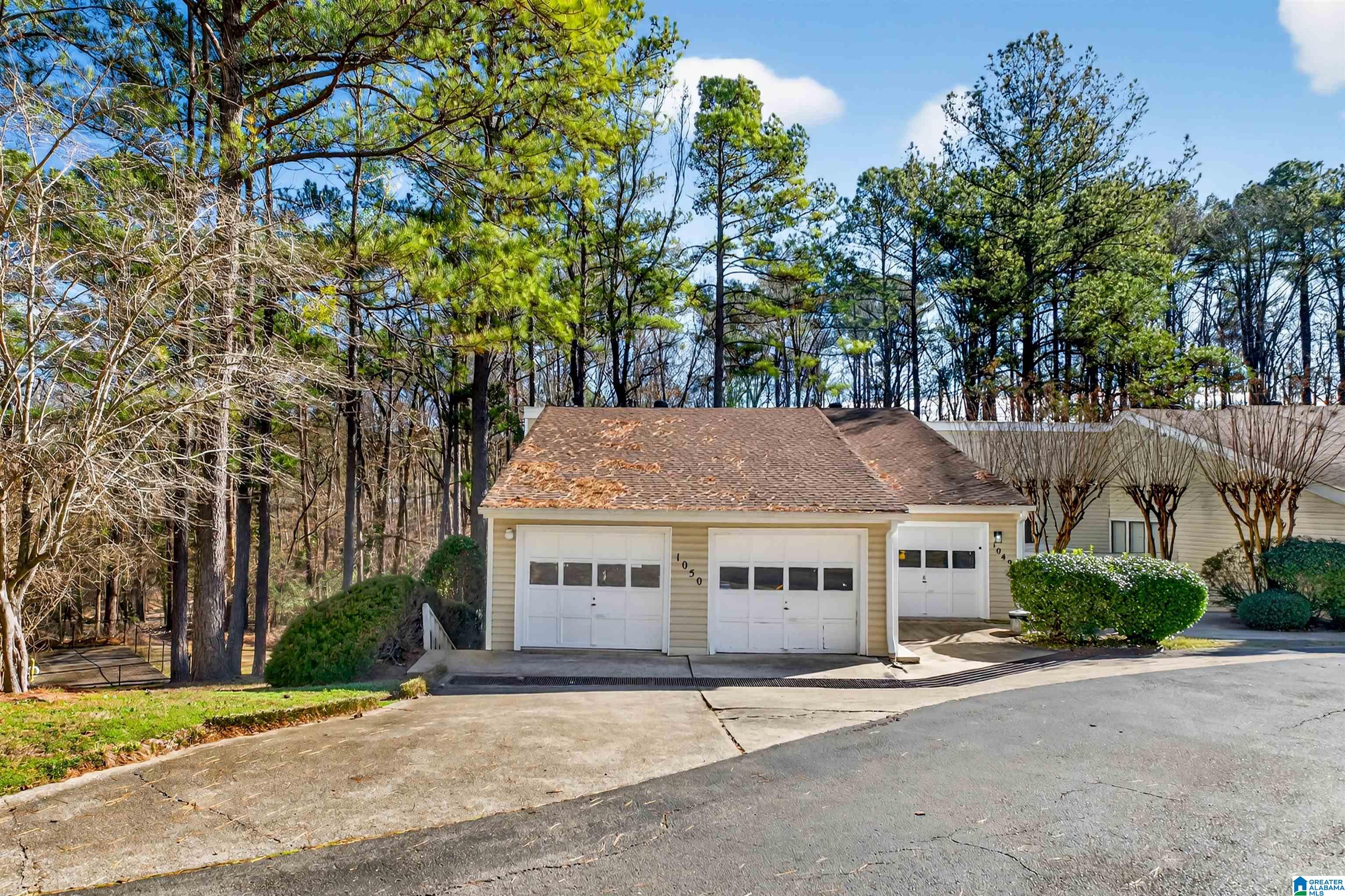 1050 IVY HILLS CIRCLE 1050