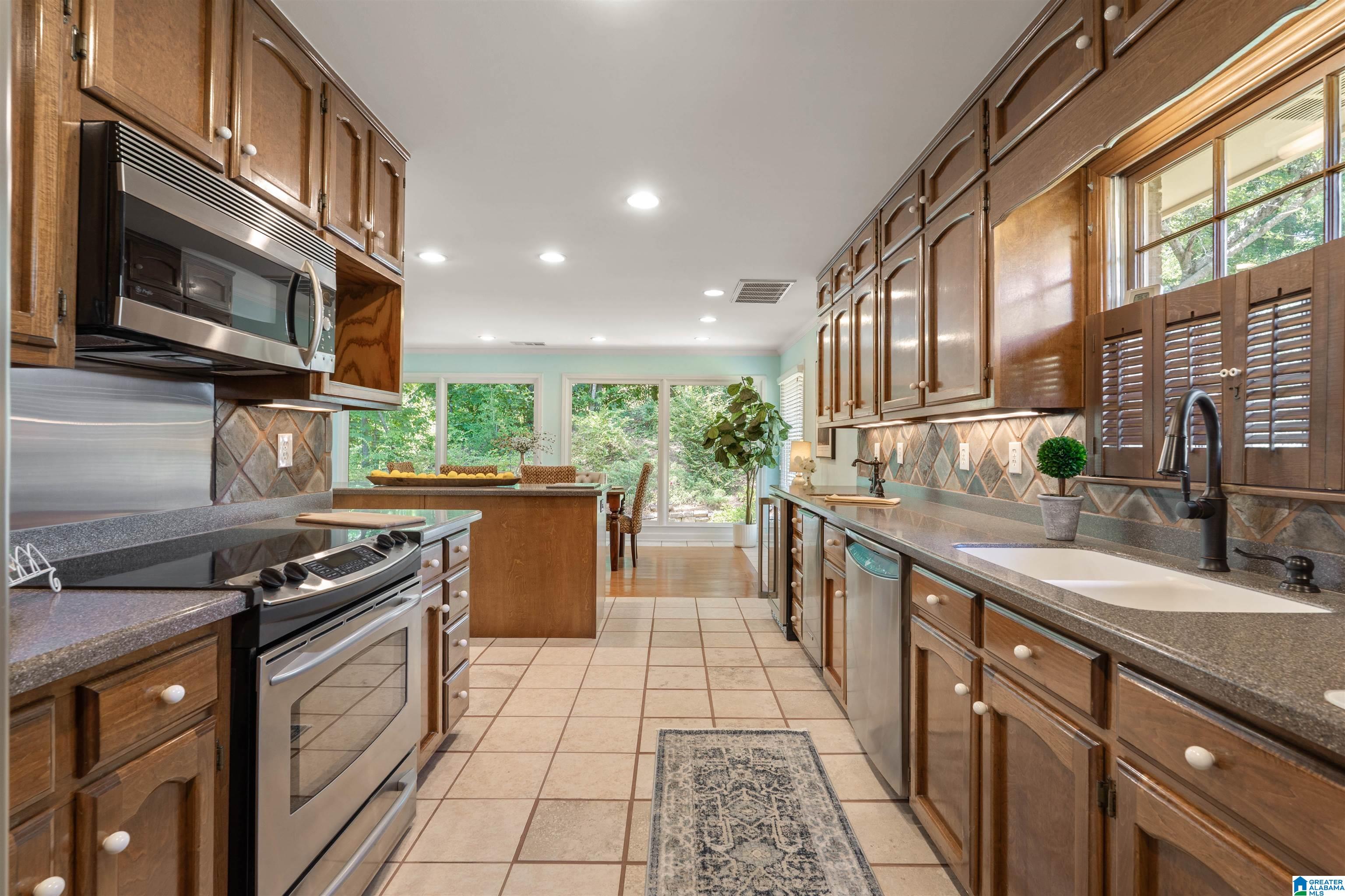 408 VESCLUB LANE