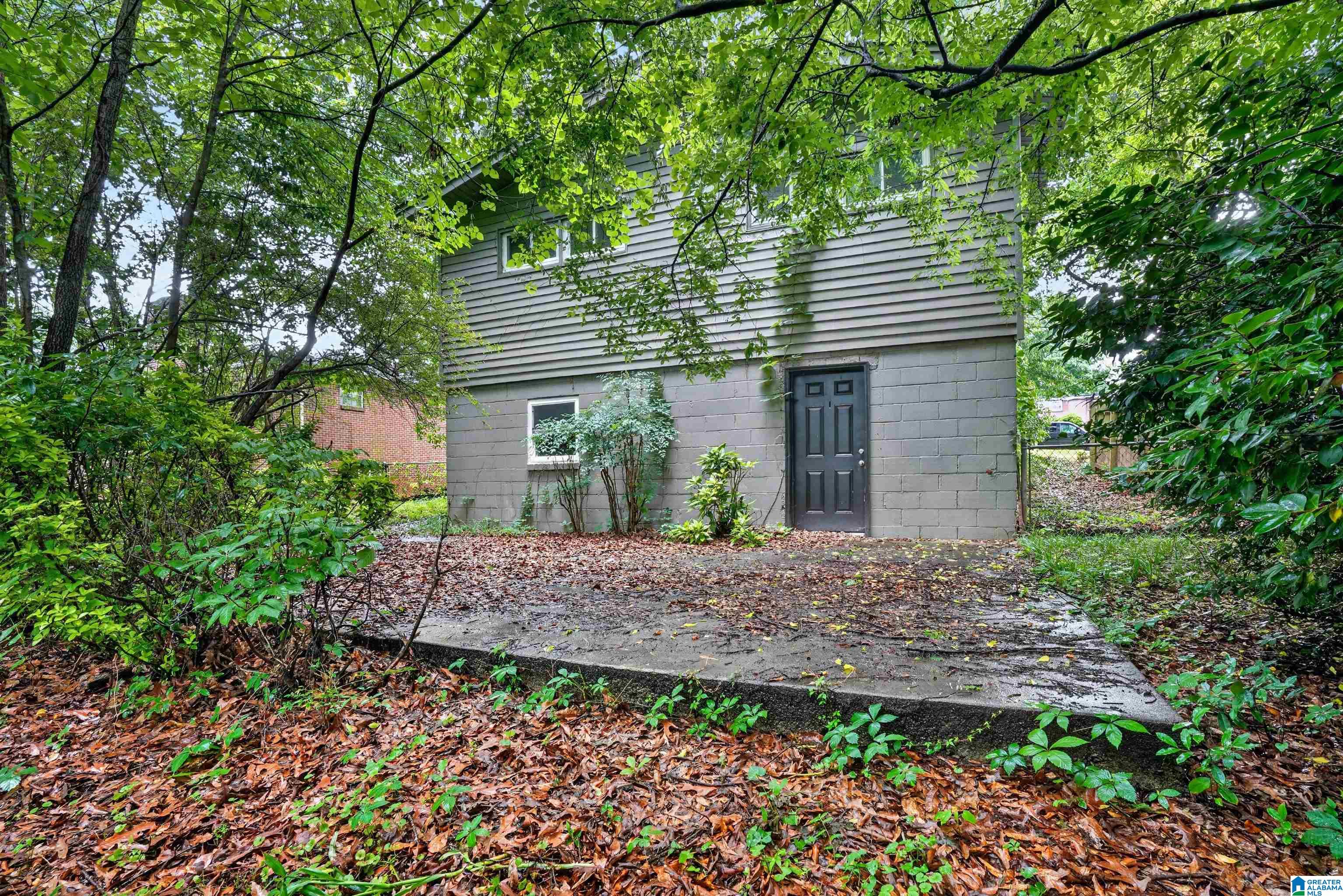 408 CREST DRIVE