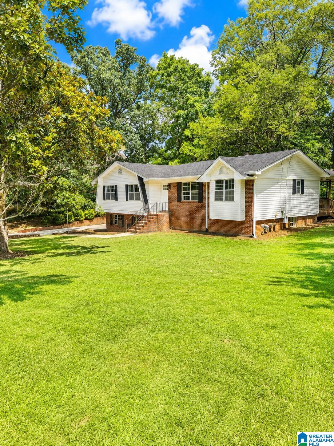 209 OAK DRIVE W