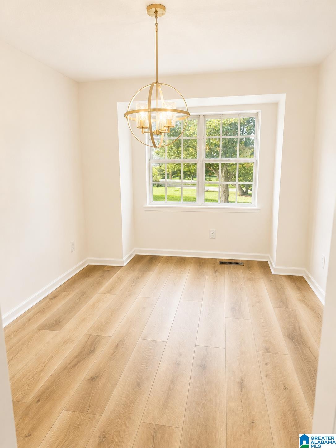 209 OAK DRIVE W