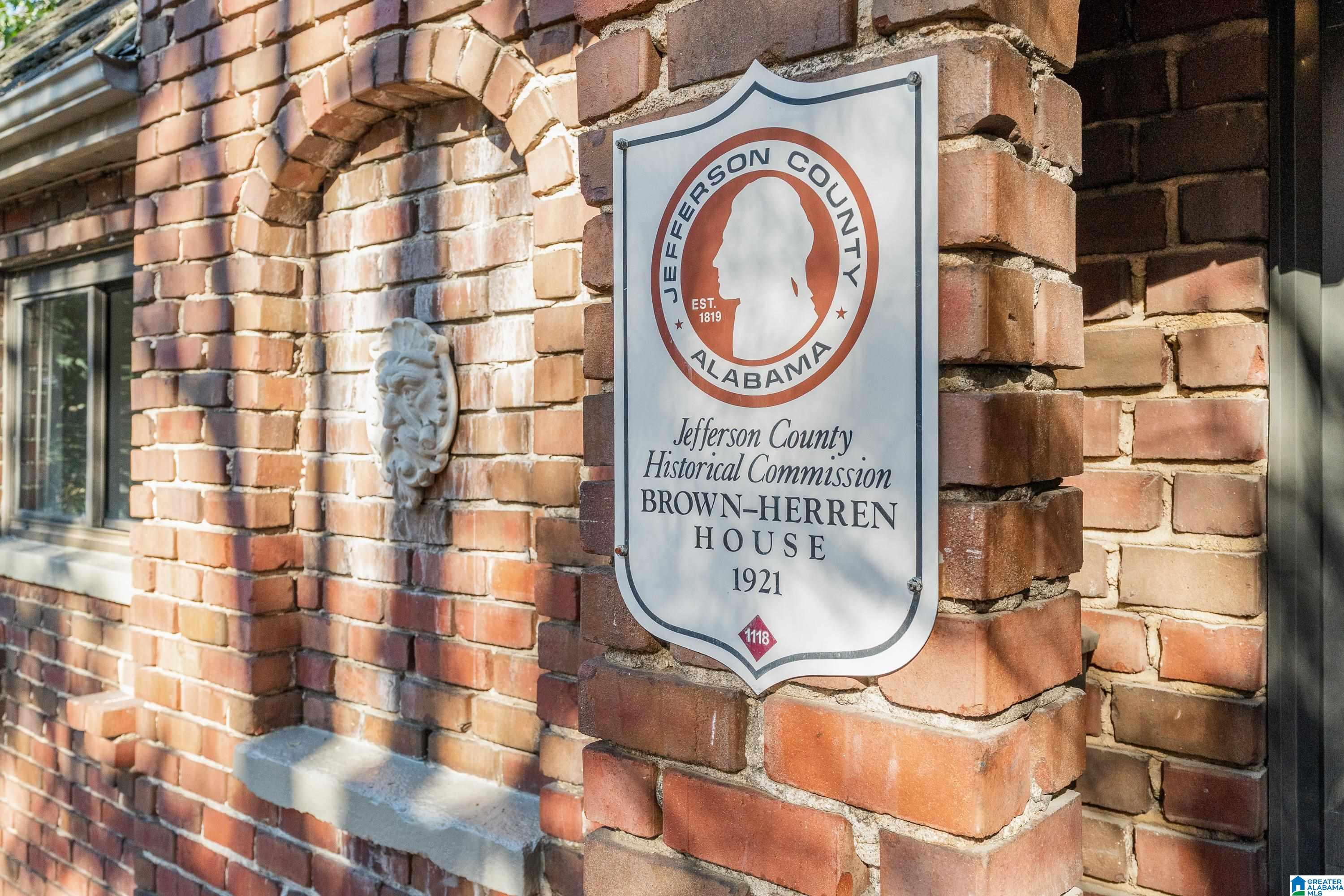 1033 LAKEVIEW CRESCENT