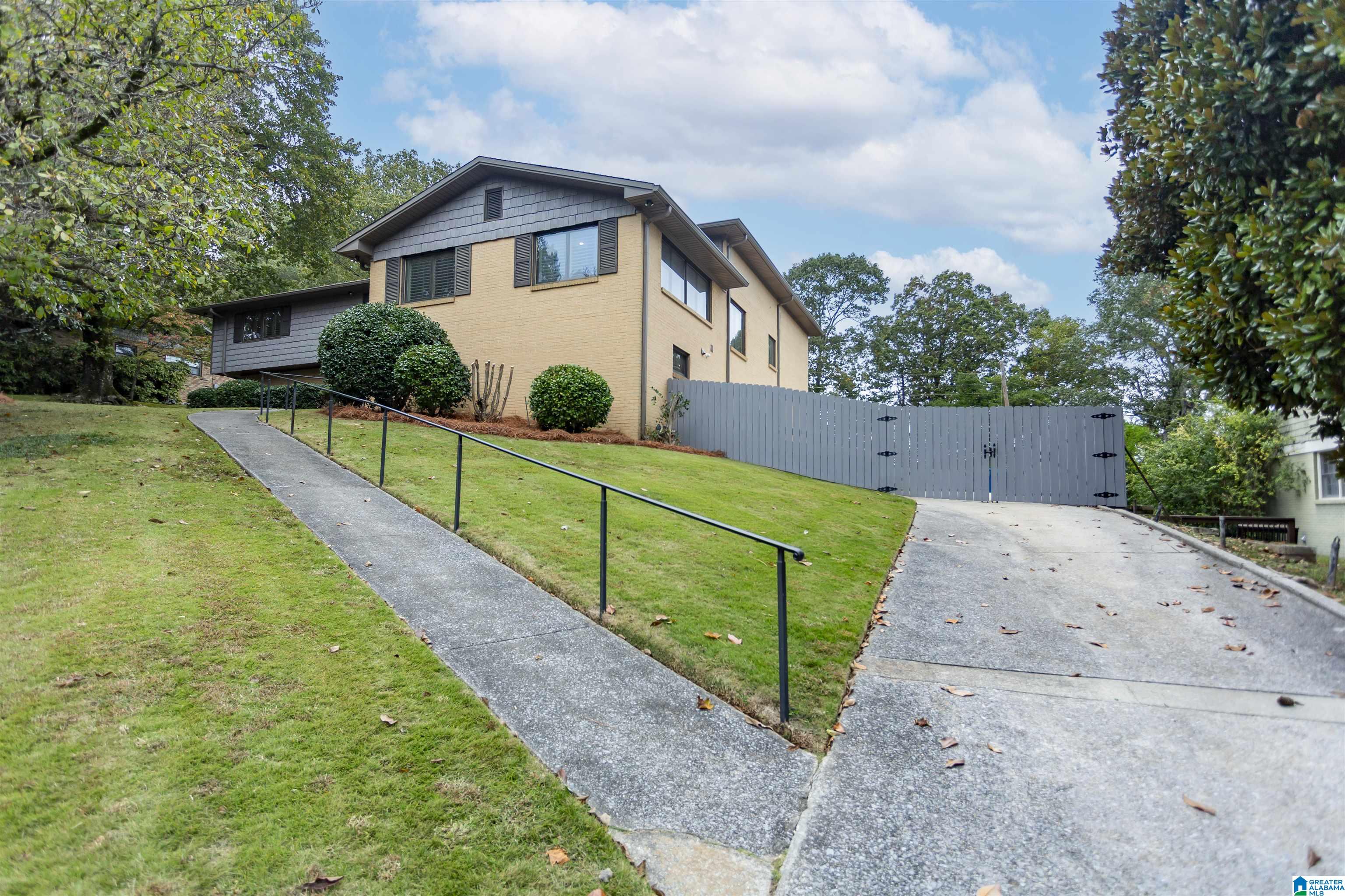 2220 VESTHAVEN WAY E