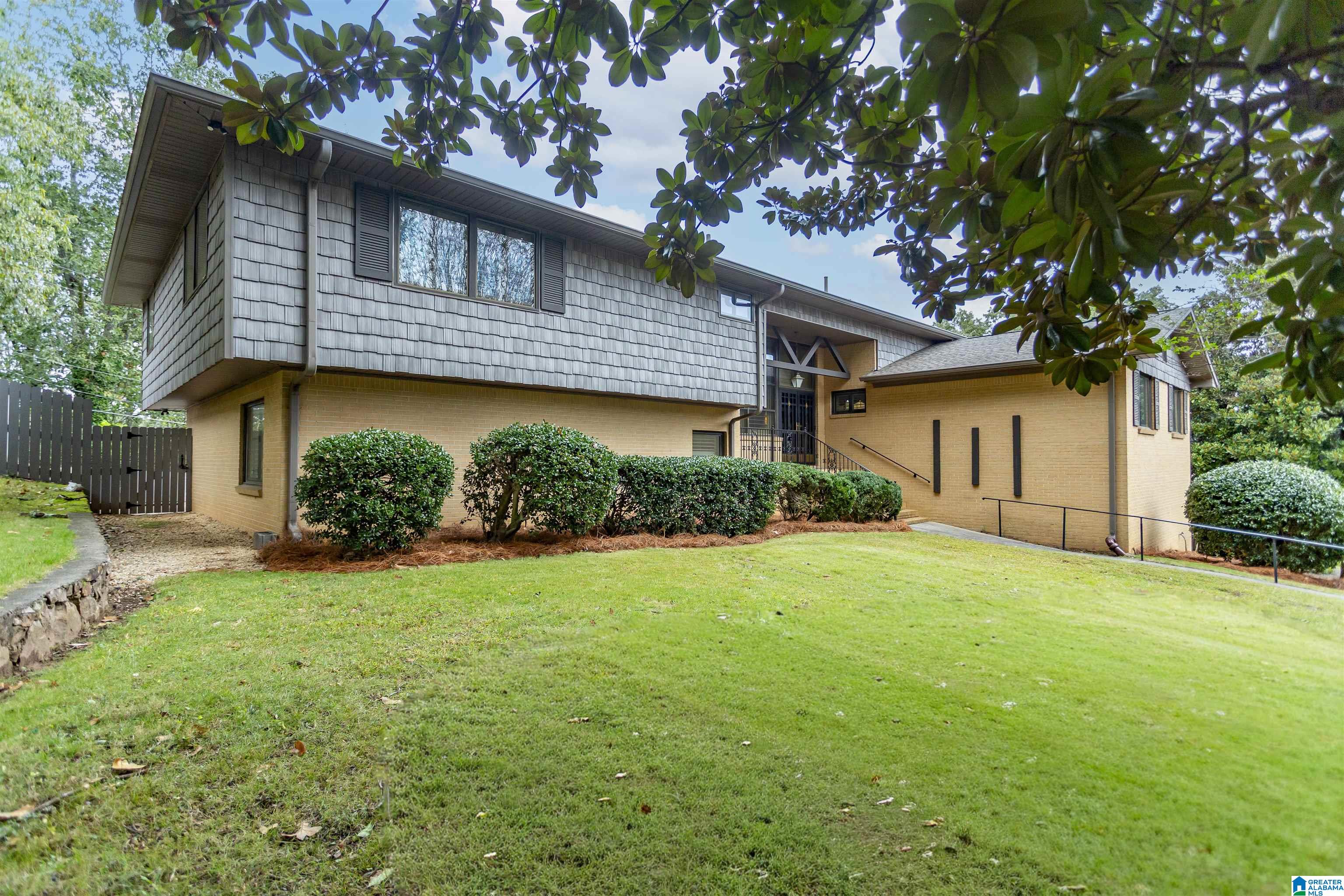 2220 VESTHAVEN WAY E